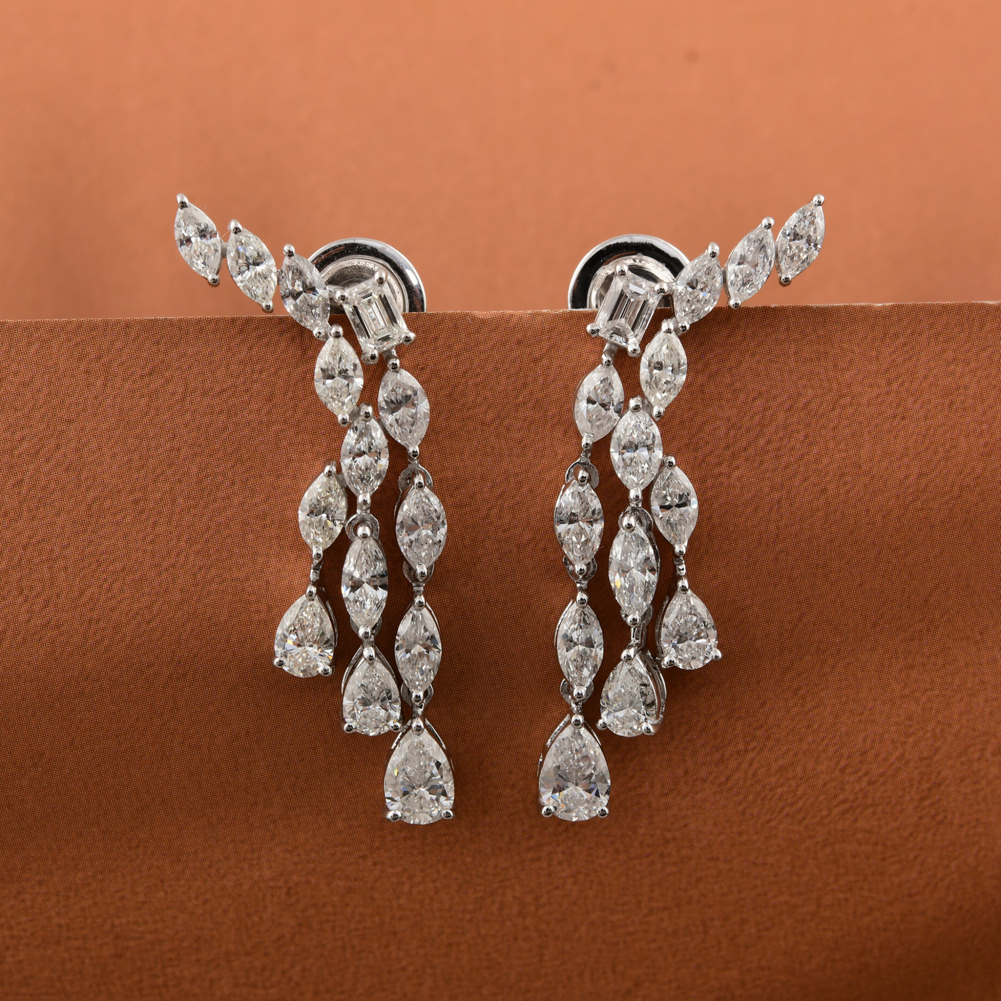 Fine Gold 5.53Ct. Pear & Round Cut Natural SI/H Diamond Dangle Drop Earrings