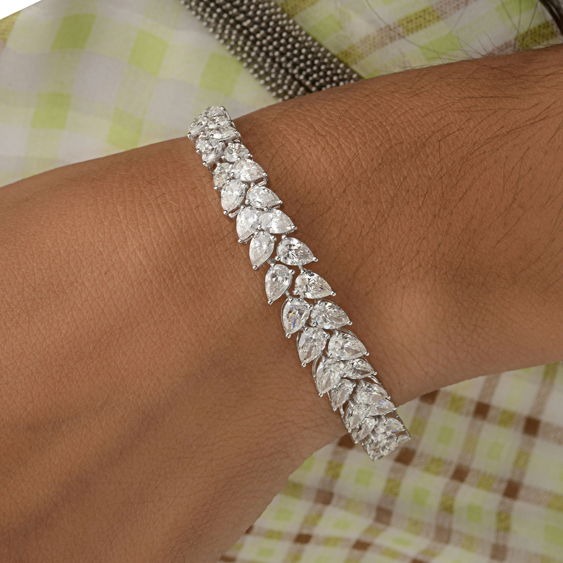 Leaf Inspired 9.05 Carat Pear Cut Natural Diamond Gold Bangle Bracelet