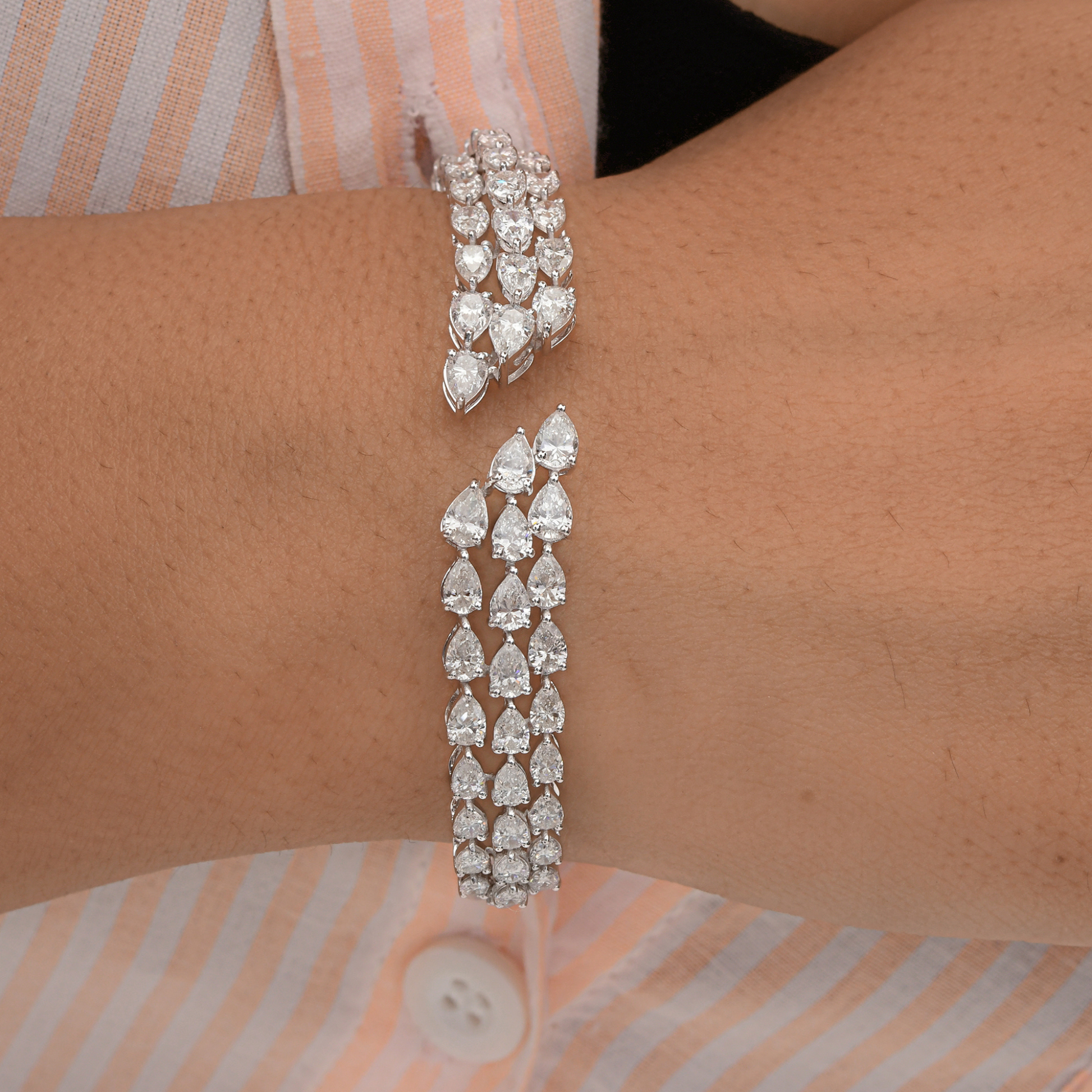 Exquisite Fine Gold 6.80 Carat Pear Cut Natural Diamond Open Cuff Leaf Bracelet