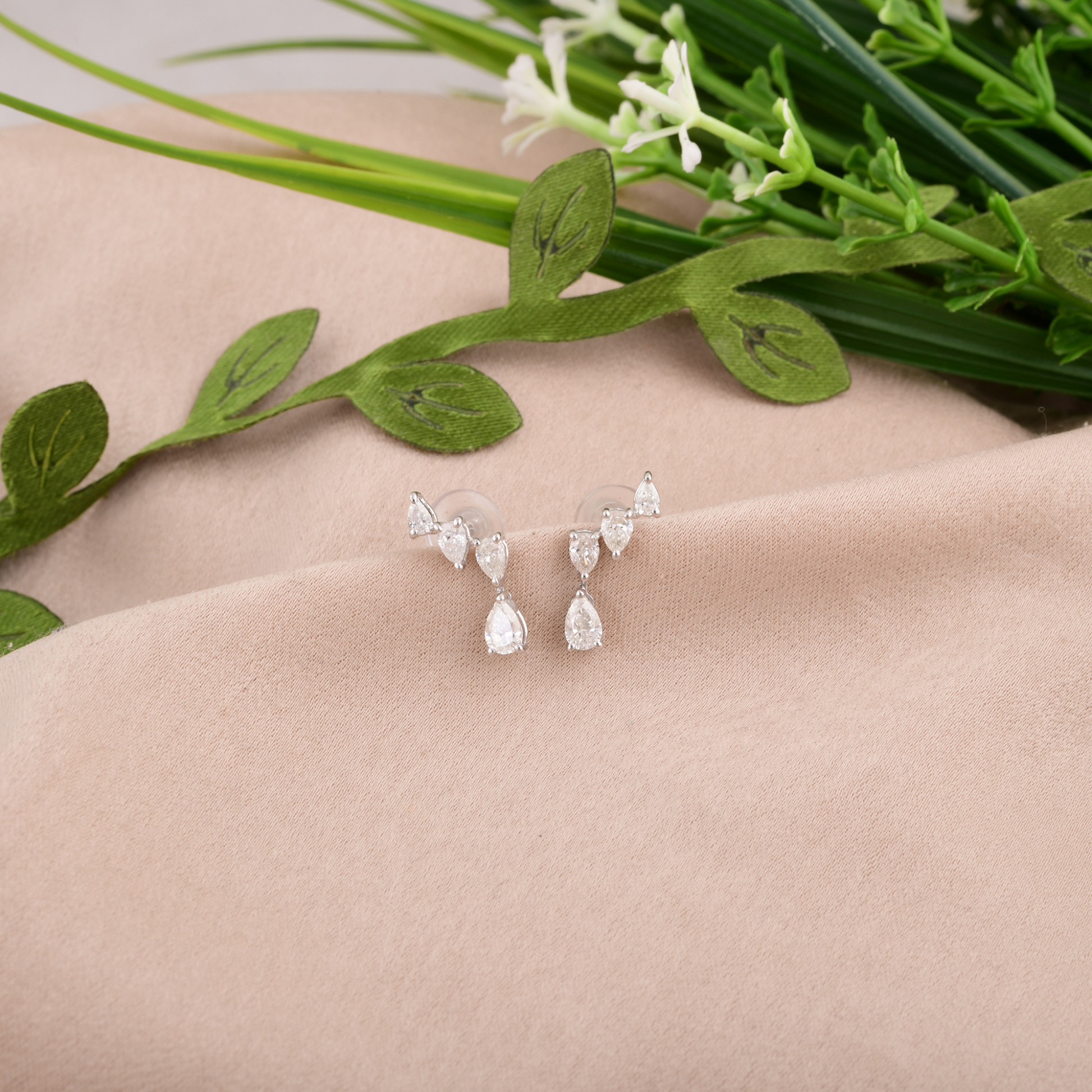 Dainty SI Clarity HI Color Fine Gold Pear Shape Natural Diamond Stud Earrings