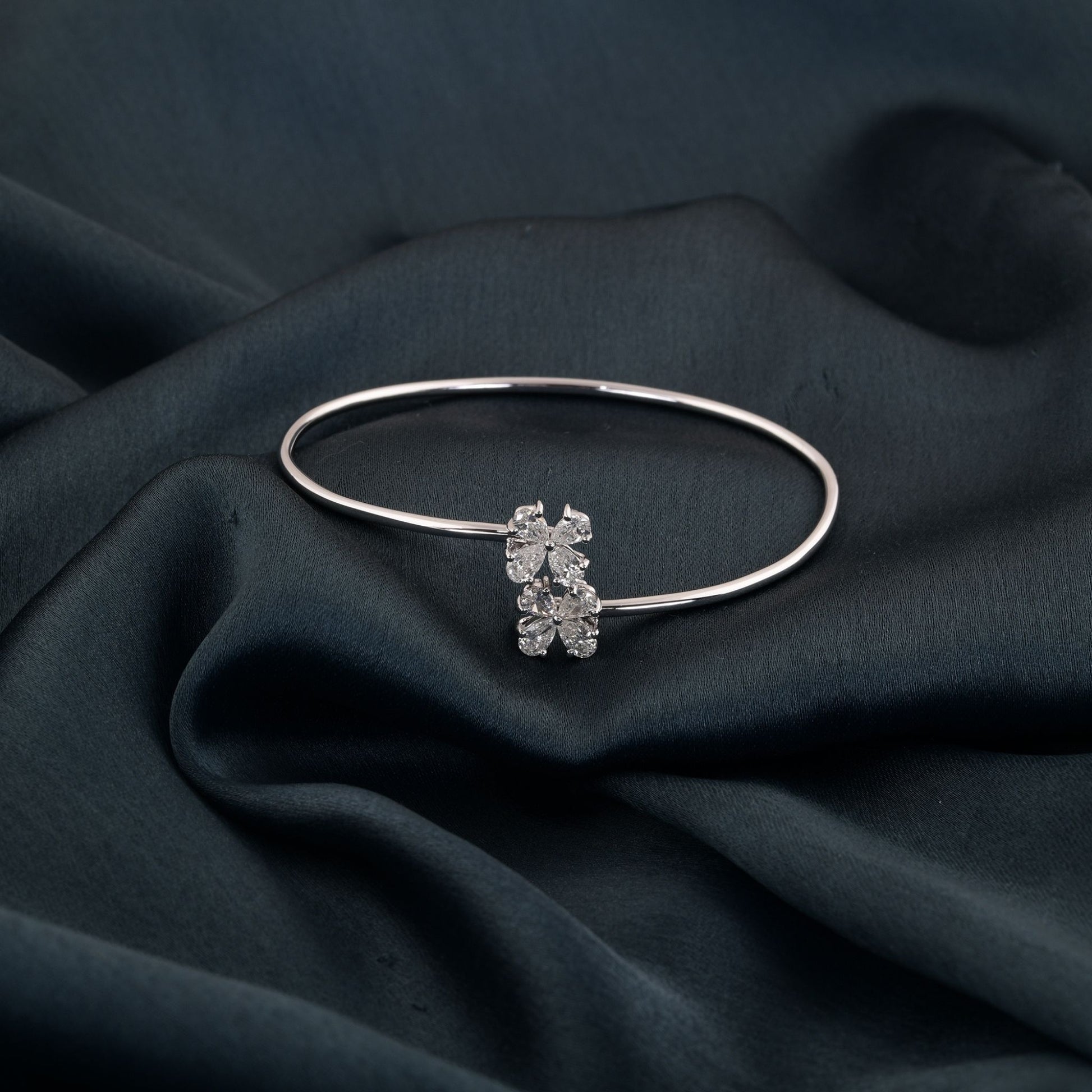 Flower Pear Cut 1.36 Carat SI Clarity HI Color Diamond Bangle Bracelet