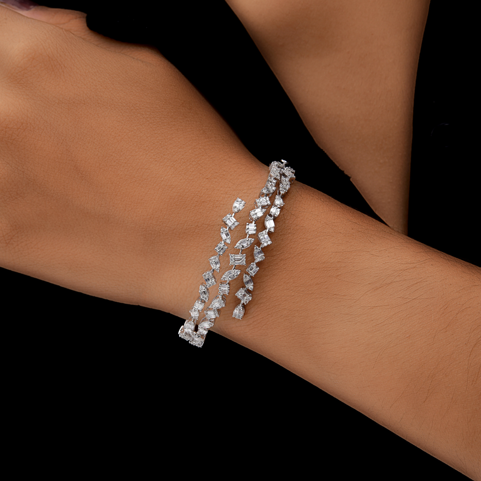 1.60 Carat Multi Shaped SI Clarity HI Color Diamond Gold Bracelet