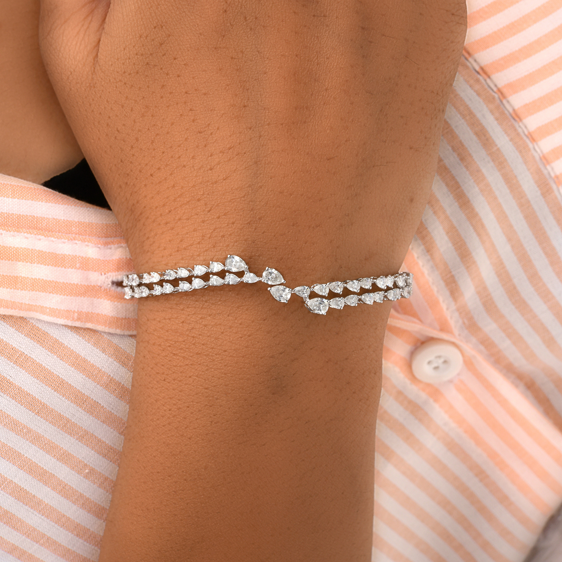 2.95 Carat Pear Cut Natural Diamond Bracelet in Solid Gold Weding Jewelry