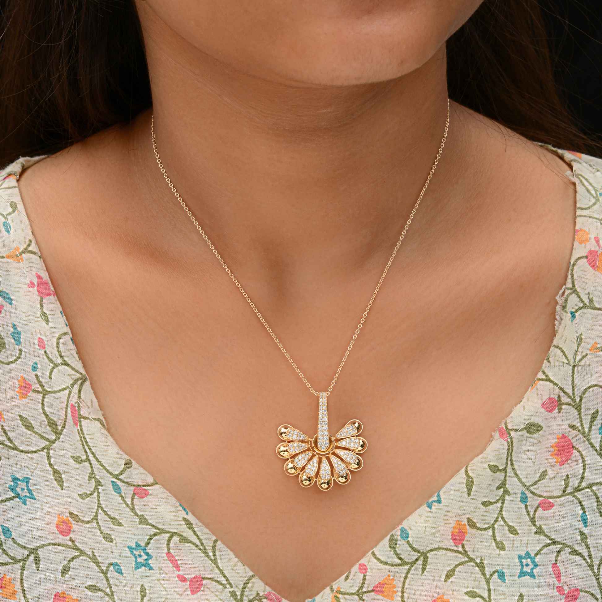 Natural SI/HI Round Pave Set Diamond Unique Pendant Gold Necklace