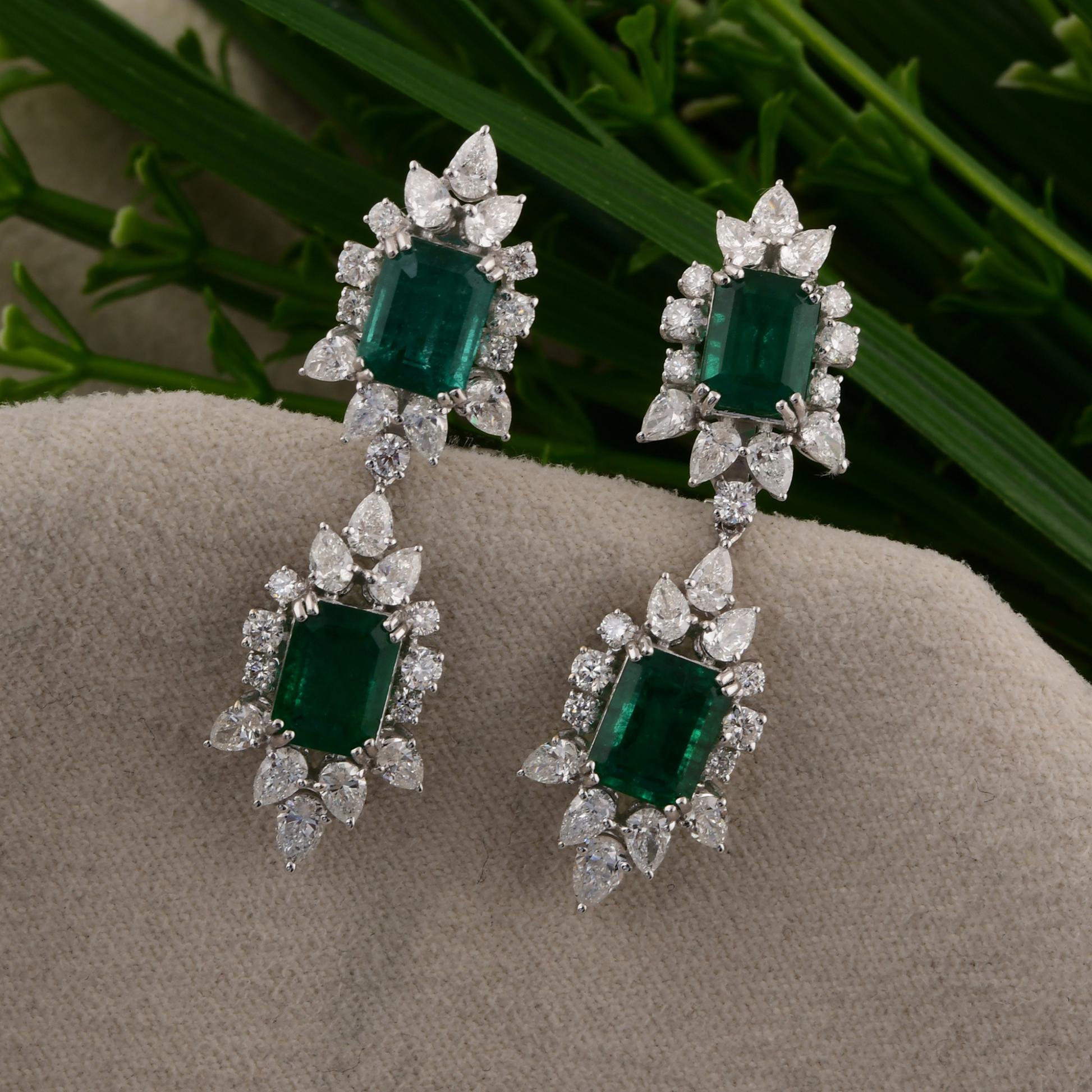 Zambian Emerald Gemstone Natural H/SI Diamond Gold Dangle Earrings