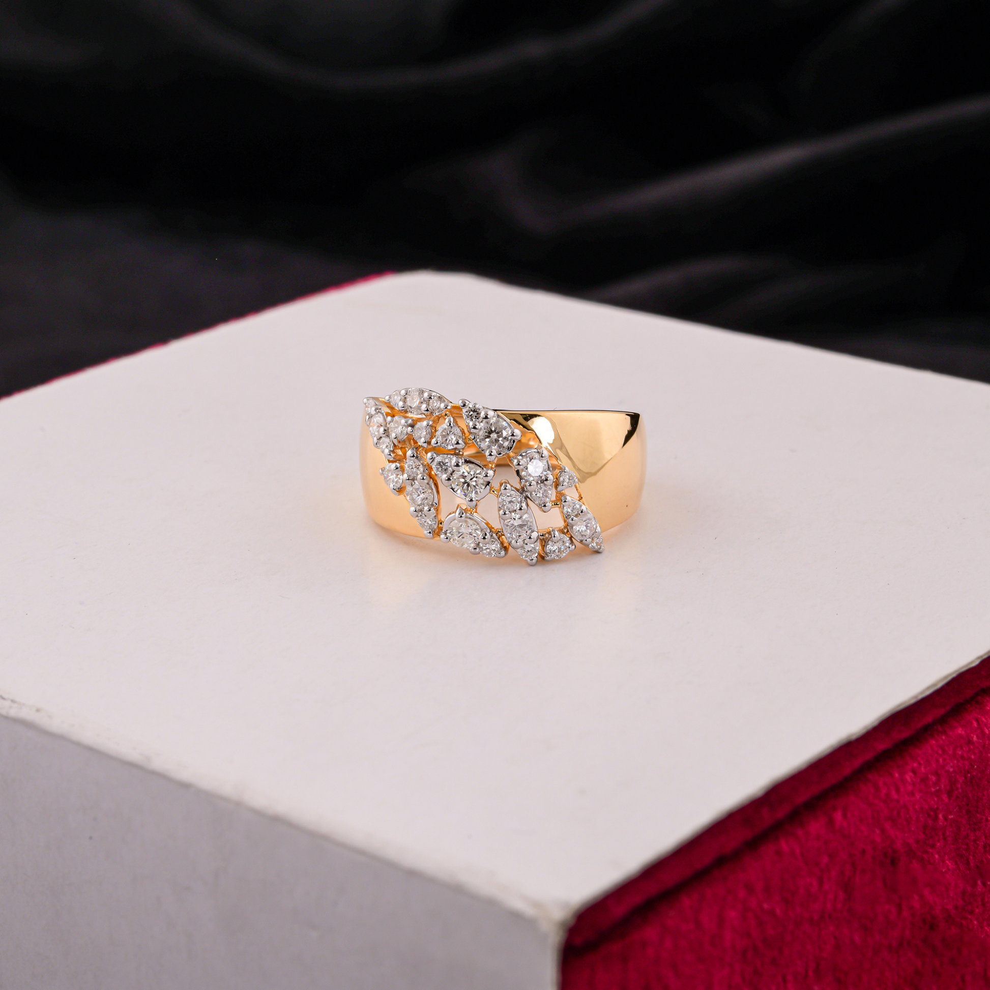 Fine Gold Natural SI Clarity HI Color Round Diamond Cluster Band Ring