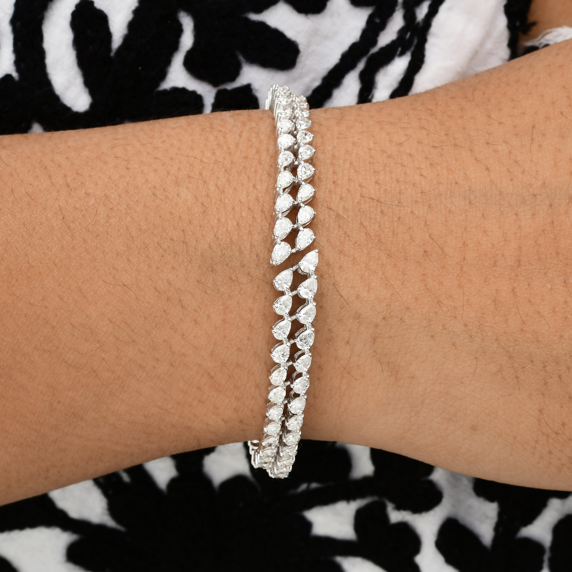 Exclusive 4.08 Carat Natural Pear Cut Diamond Women Gold Bracelet