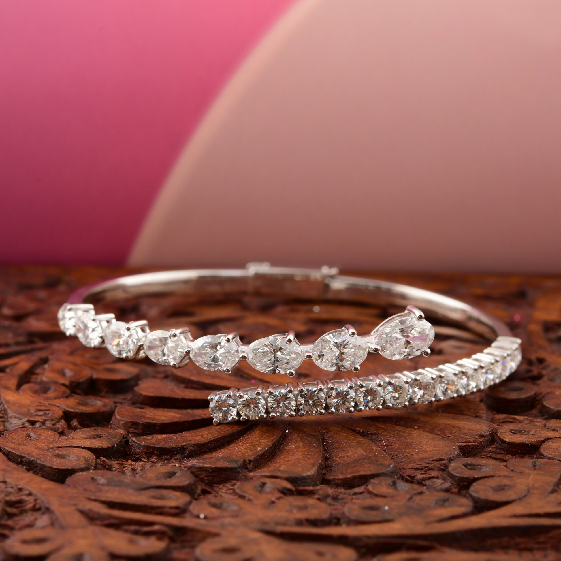 Certified SI Clarity HI Color Diamond Cuff Bracelet in Fine Gold 6.05 Carat