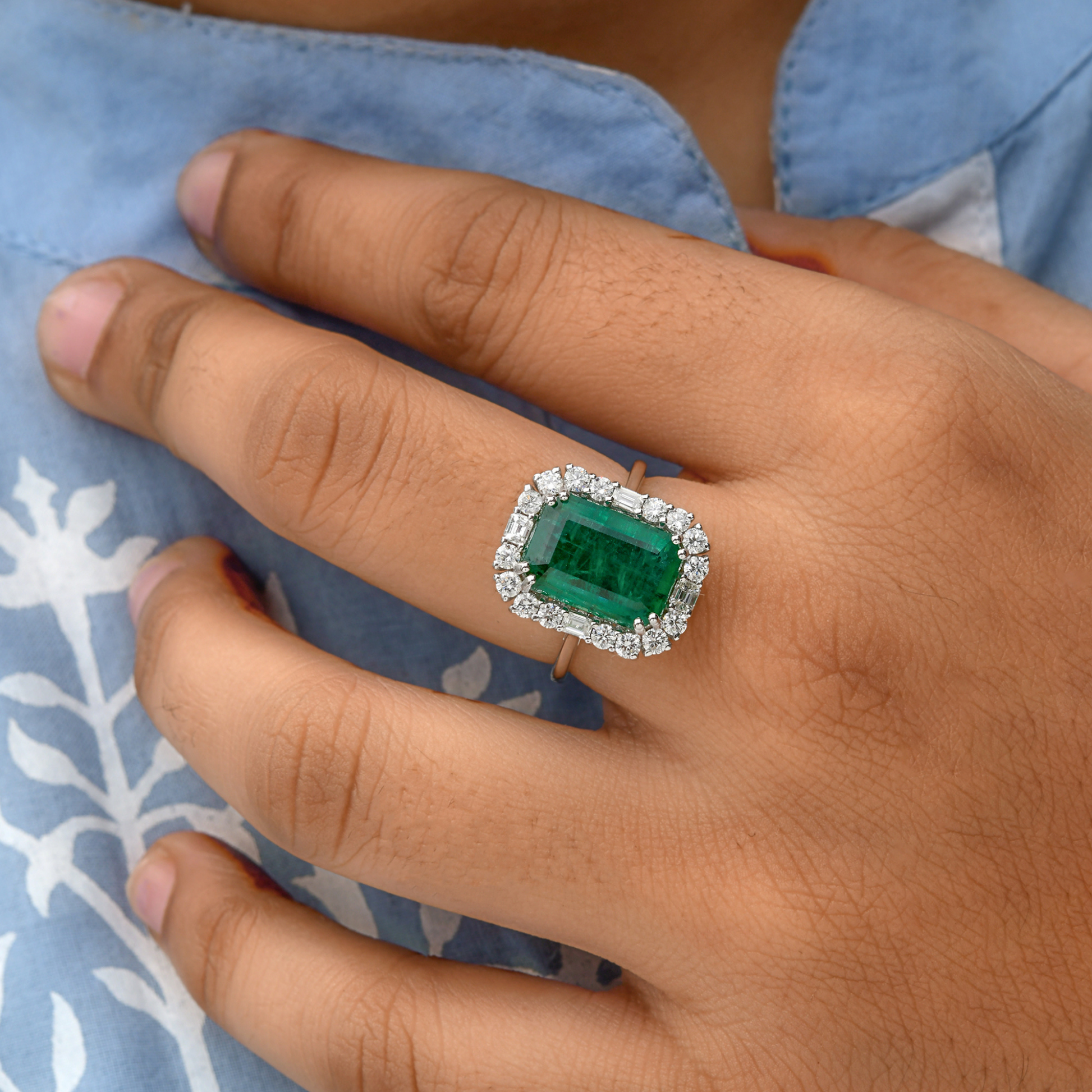 Zambian Emerald Gemstone SI/HI Diamond Engagement Halo Fine Gold Ring