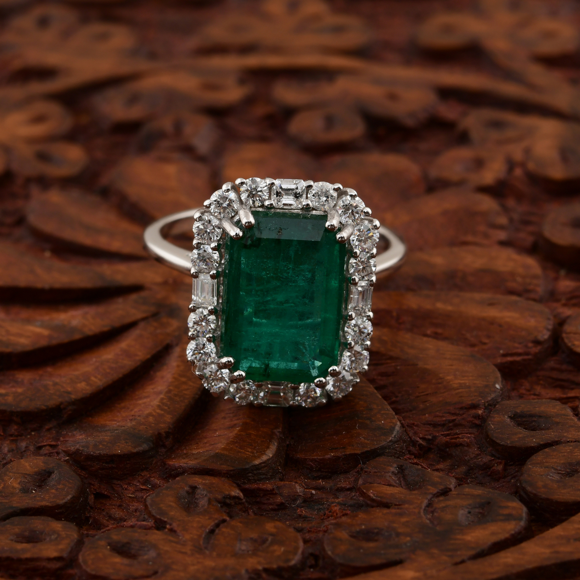Zambian Emerald Gemstone SI/HI Diamond Engagement Halo Fine Gold Ring