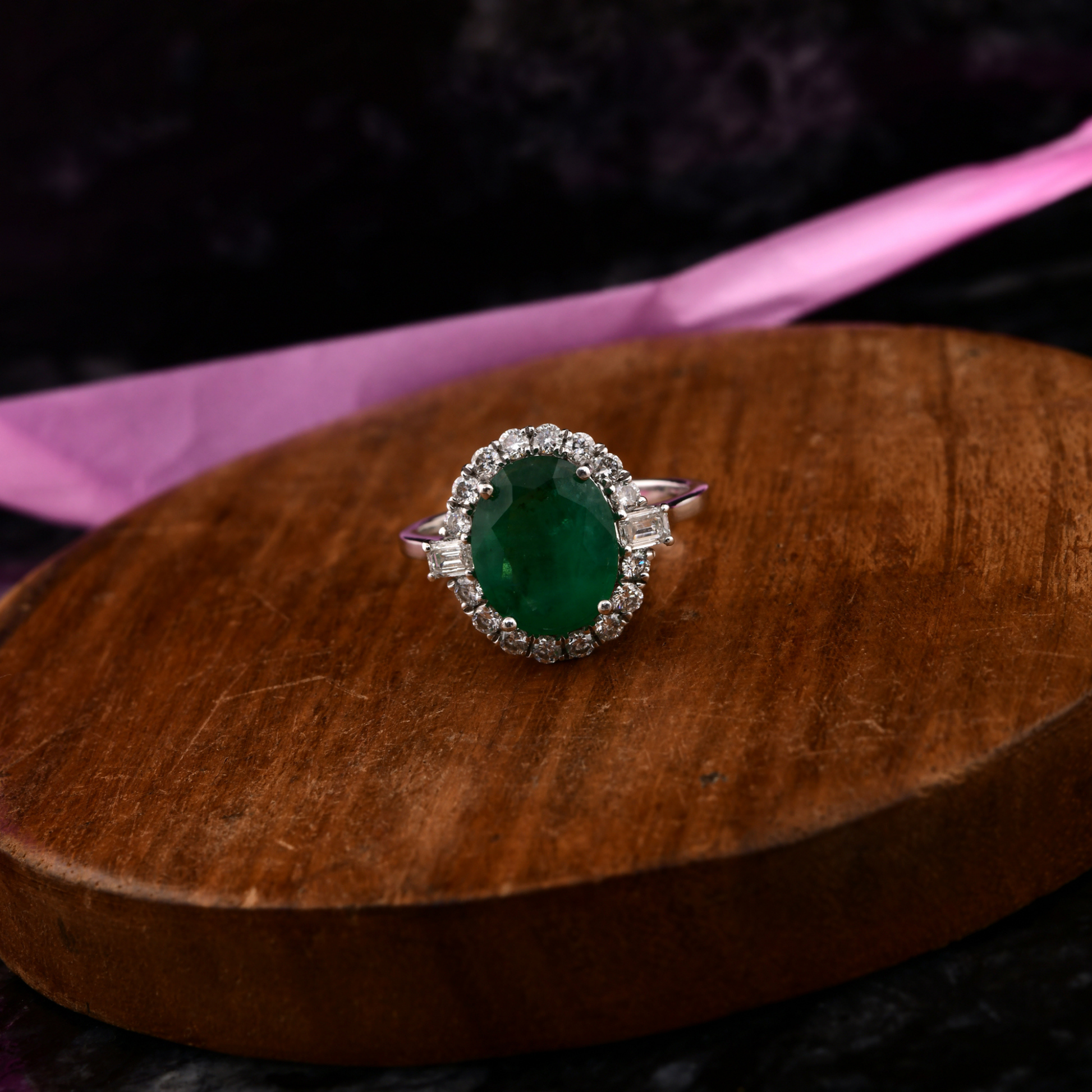 Oval Cut Zambian Emerald Gemstone HI/SI Natural Diamond Gold Ring