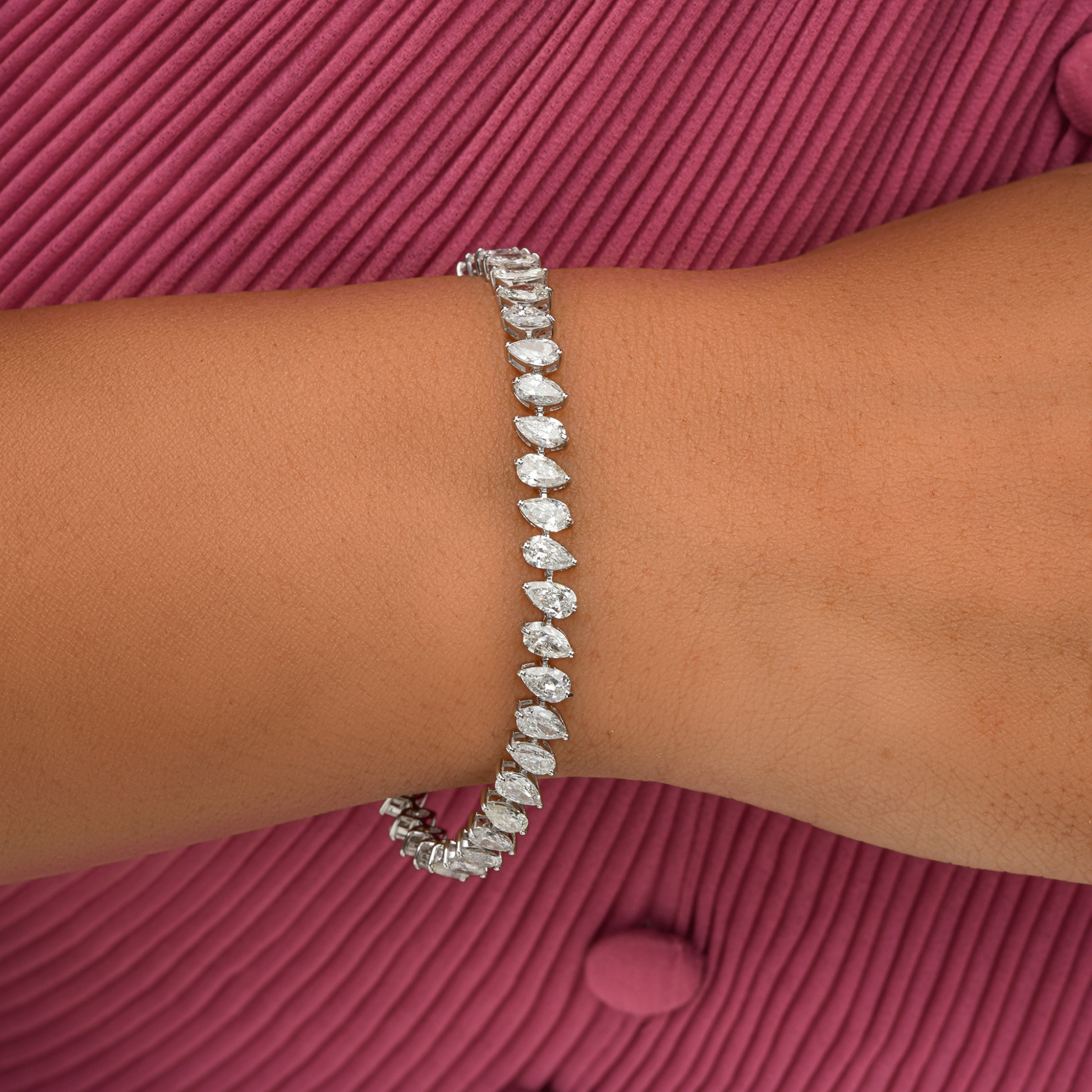 Elegant Fine Gold Marquise Cut 8.40 Carat Diamond Tennis Bracelet