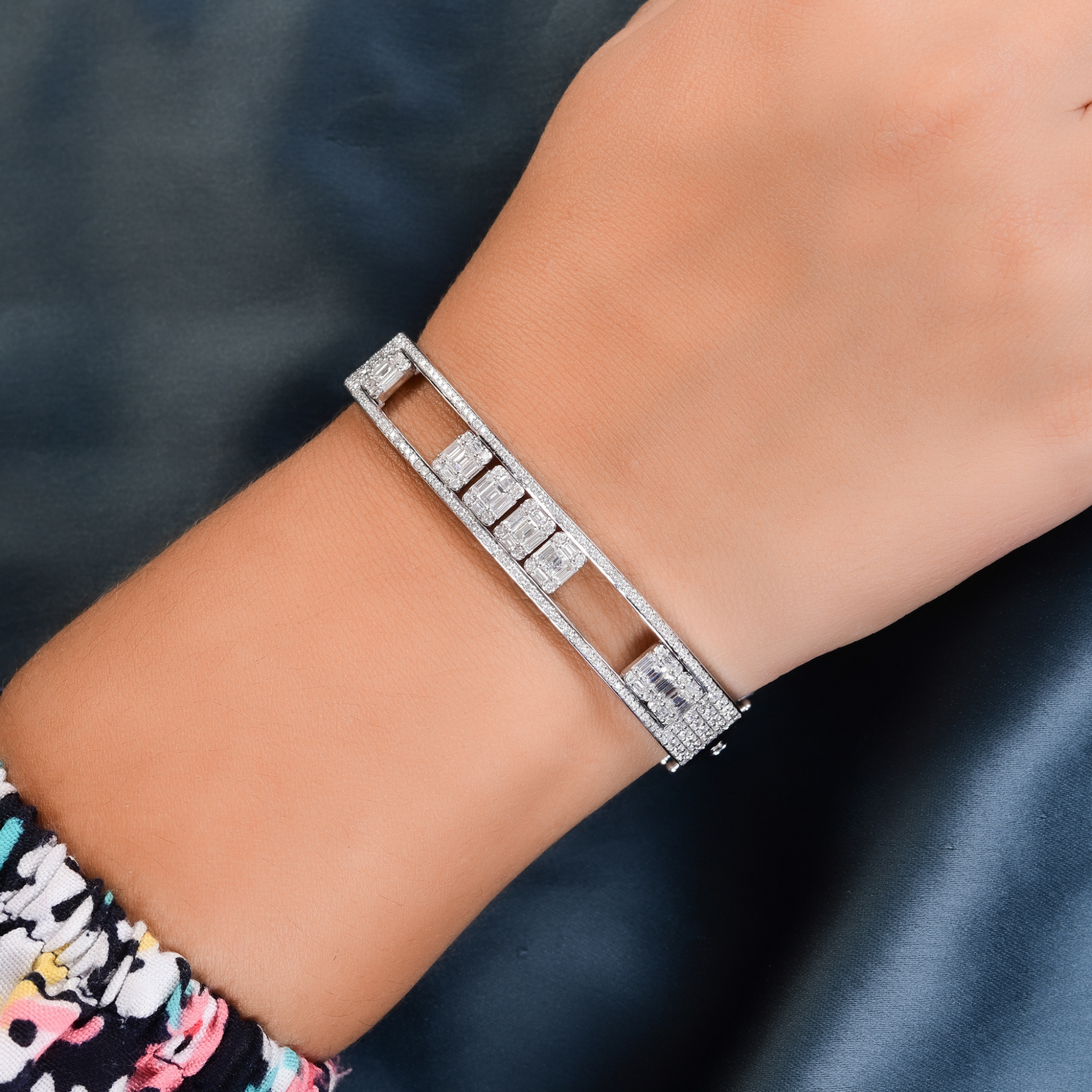 Fine Gold Handmade 2.77 Carat Diamond Bangle Bracelet