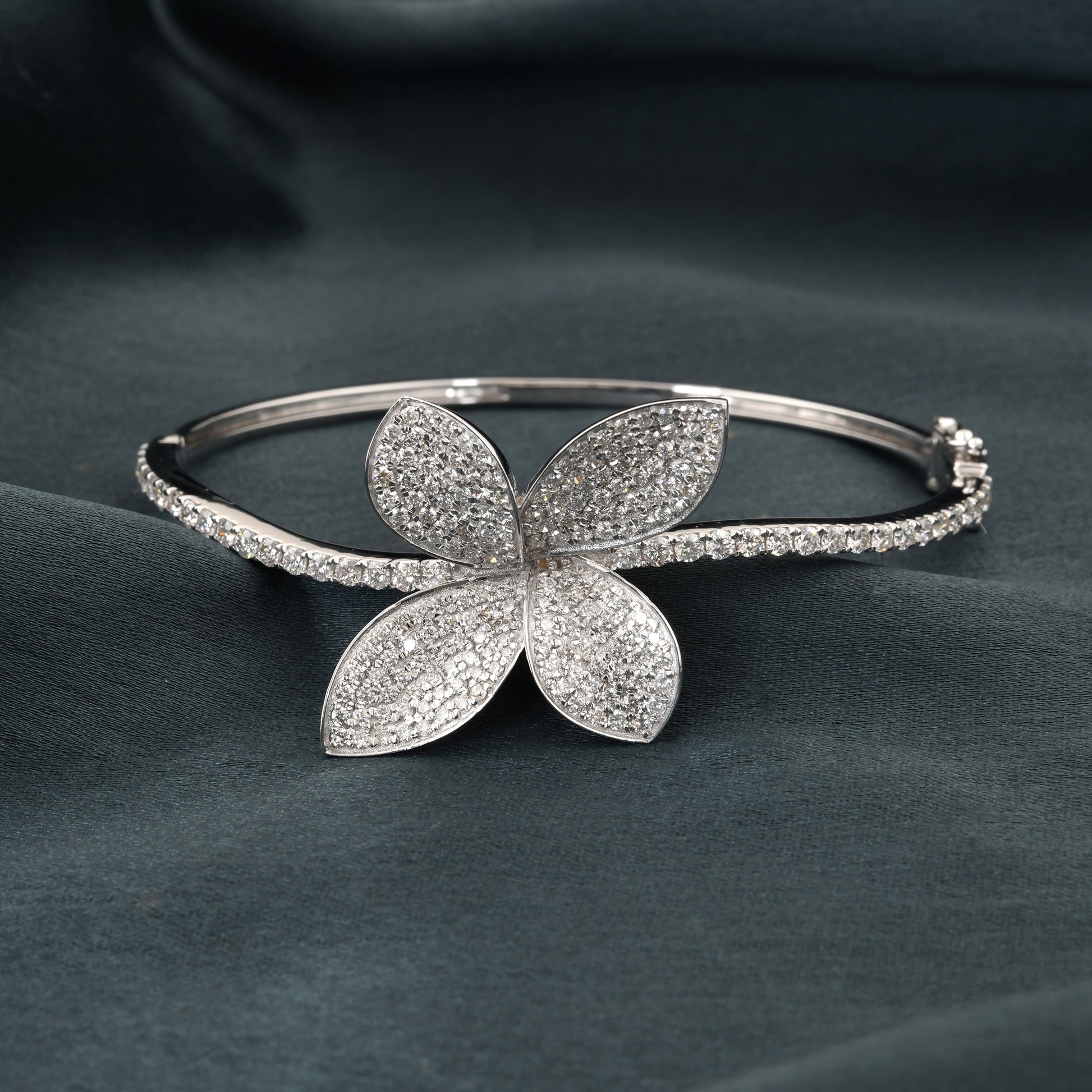 2.65Ct Round Cut Natural Diamond Petal Shape Bangle Bracelet In Solid Gold