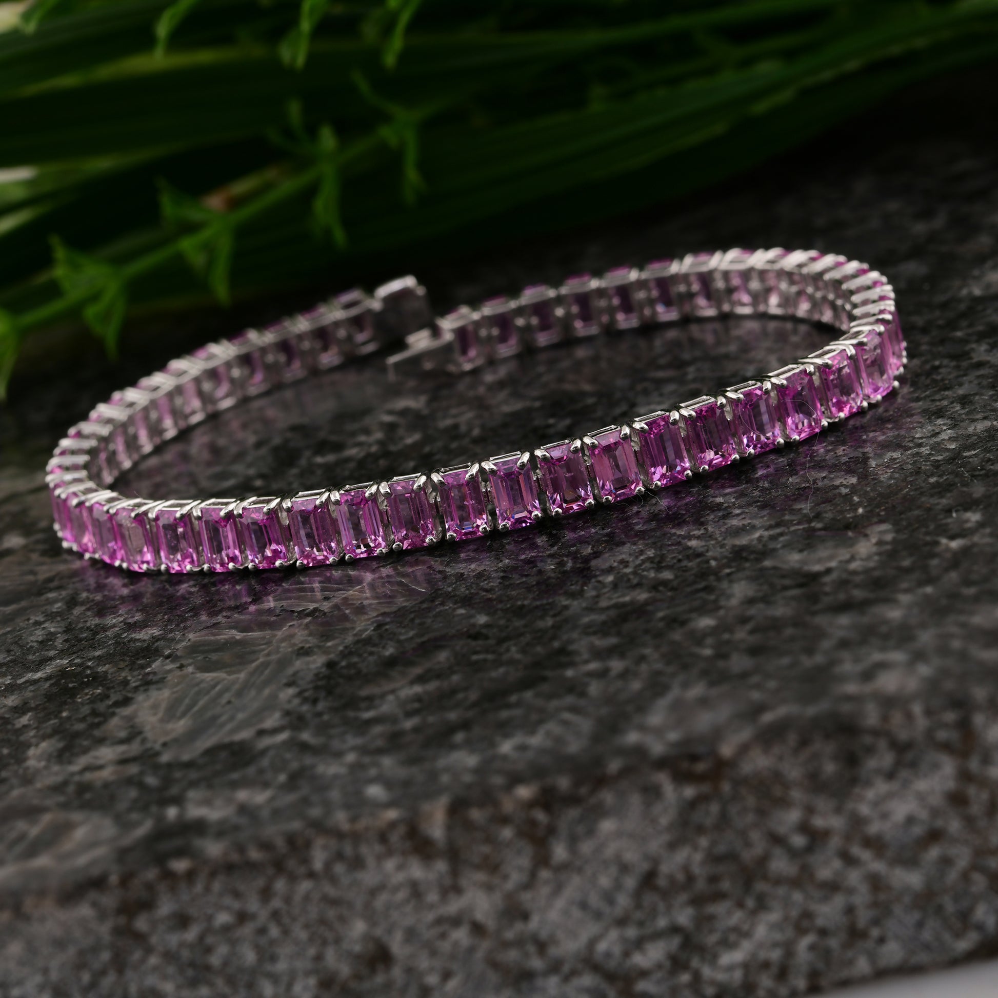 Fine Gold 15.28 Carat Pink Sapphire Gemstone Eternity Tennis Bracelet