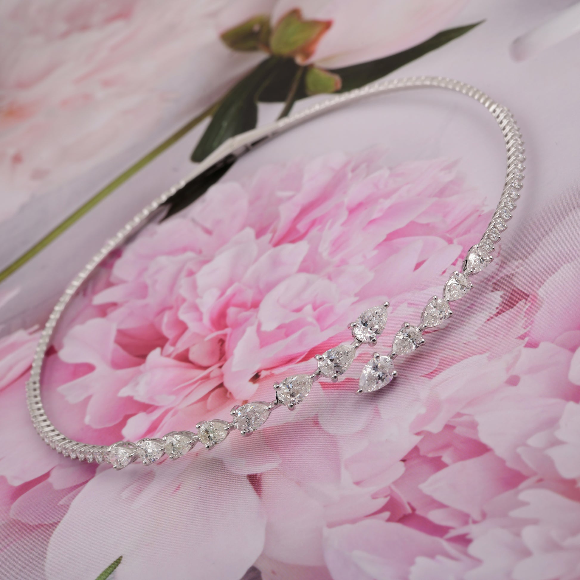 Exquisite Natural Diamond Choker Necklace with Pear Round Shaped Stones
