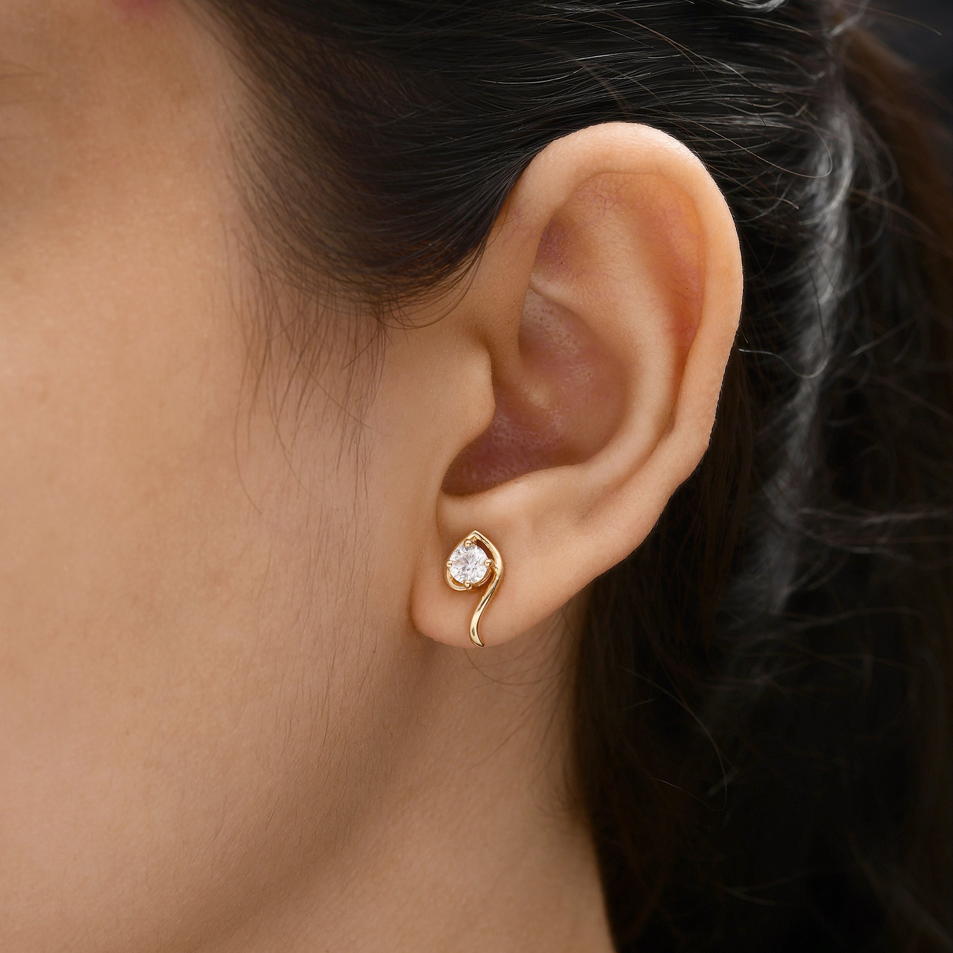 Curved Stud Earrings with Round Cut Solitaire Diamond Stone