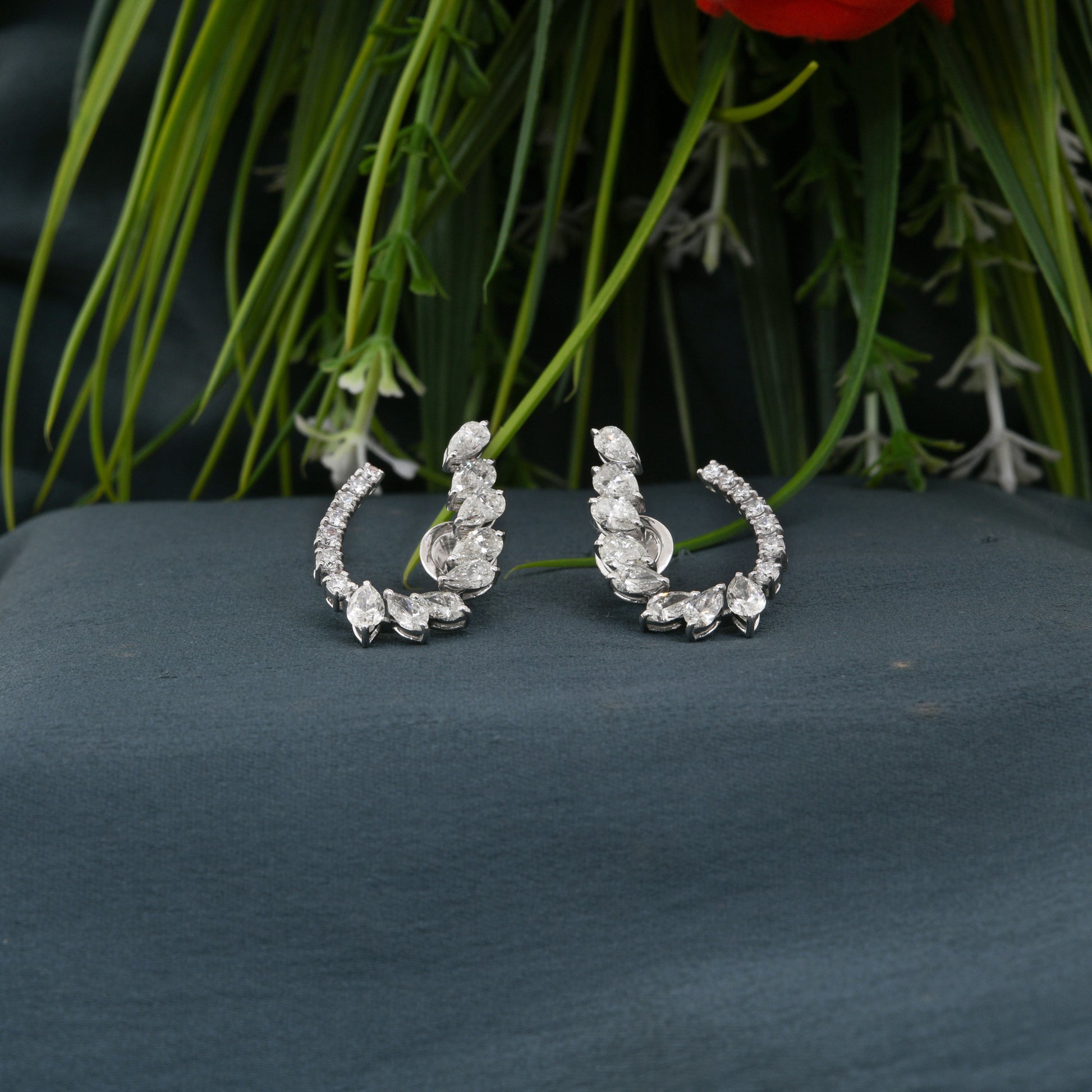 Certified 3.28Ct Natural Diamond Ear Crawler Earrings In Solid Gold