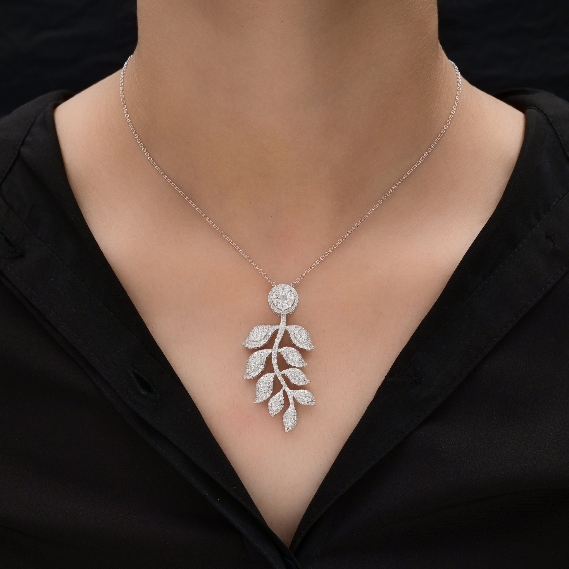 Fine Gold 2.82 Carat Natural Pave Diamond Leaf Pendant Chain Necklace
