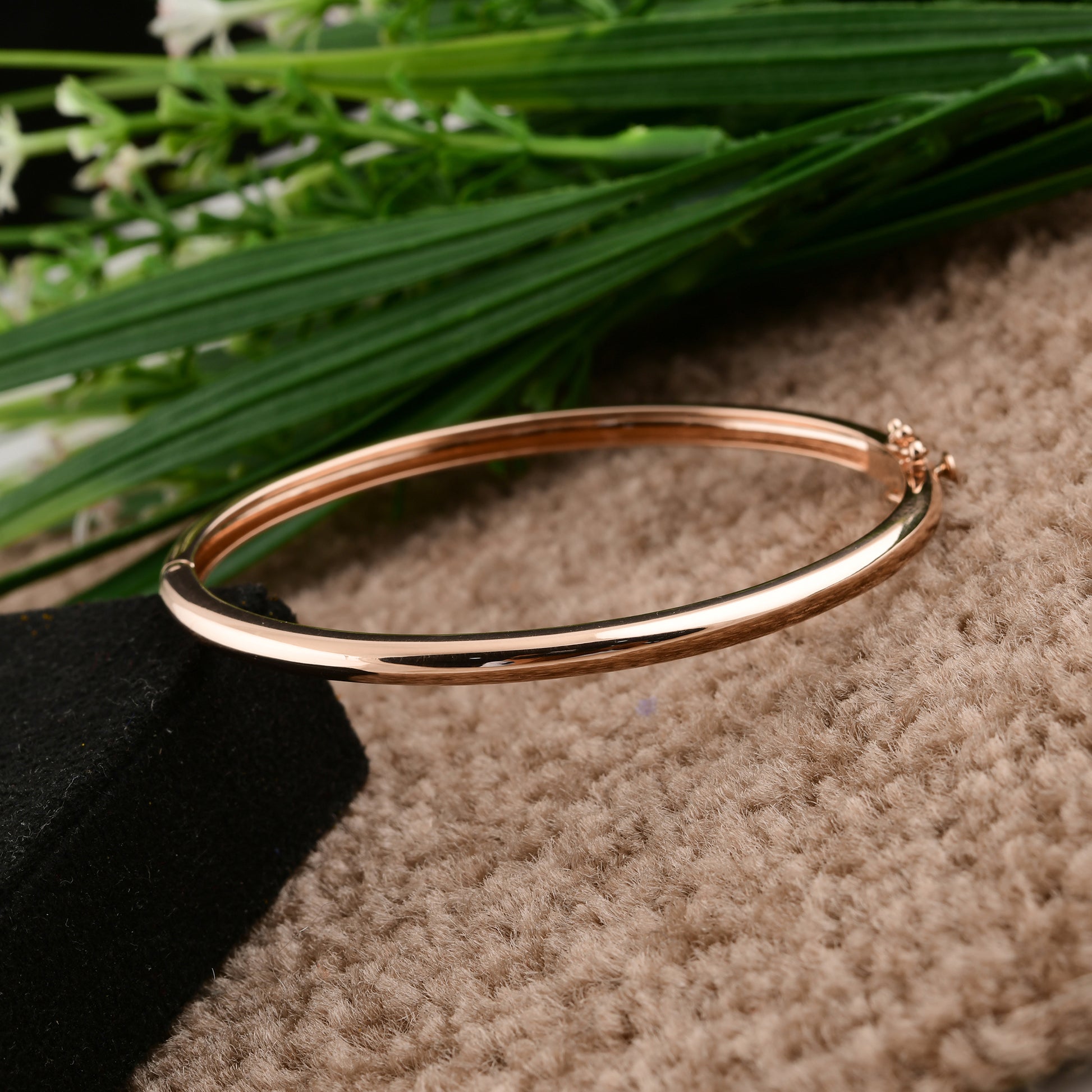 Women's Classic Sleek Solid Gold Bangle Clasp Bracelet