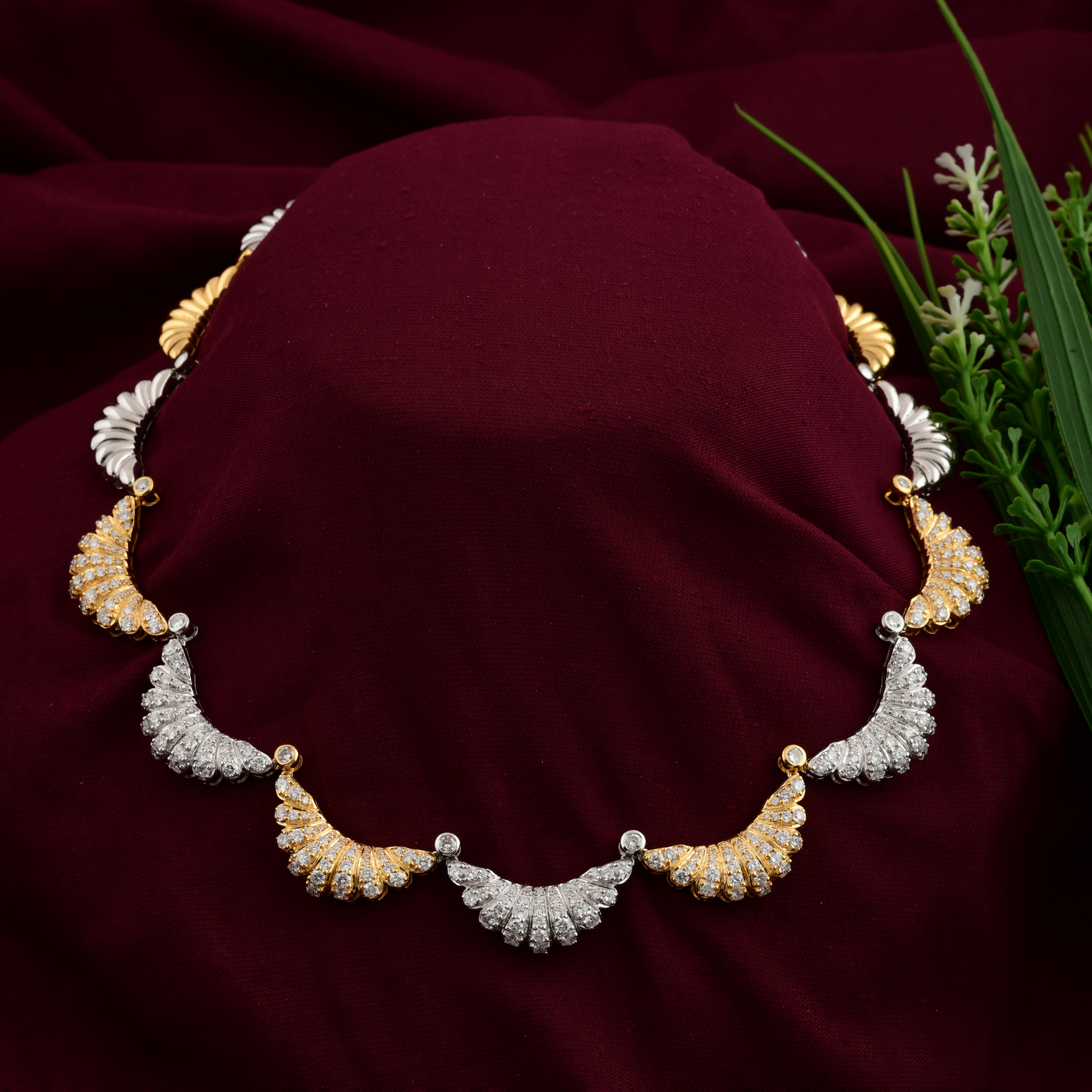Two Tone Gold 7.10 Carat Natural Diamond Handmade Choker Necklace