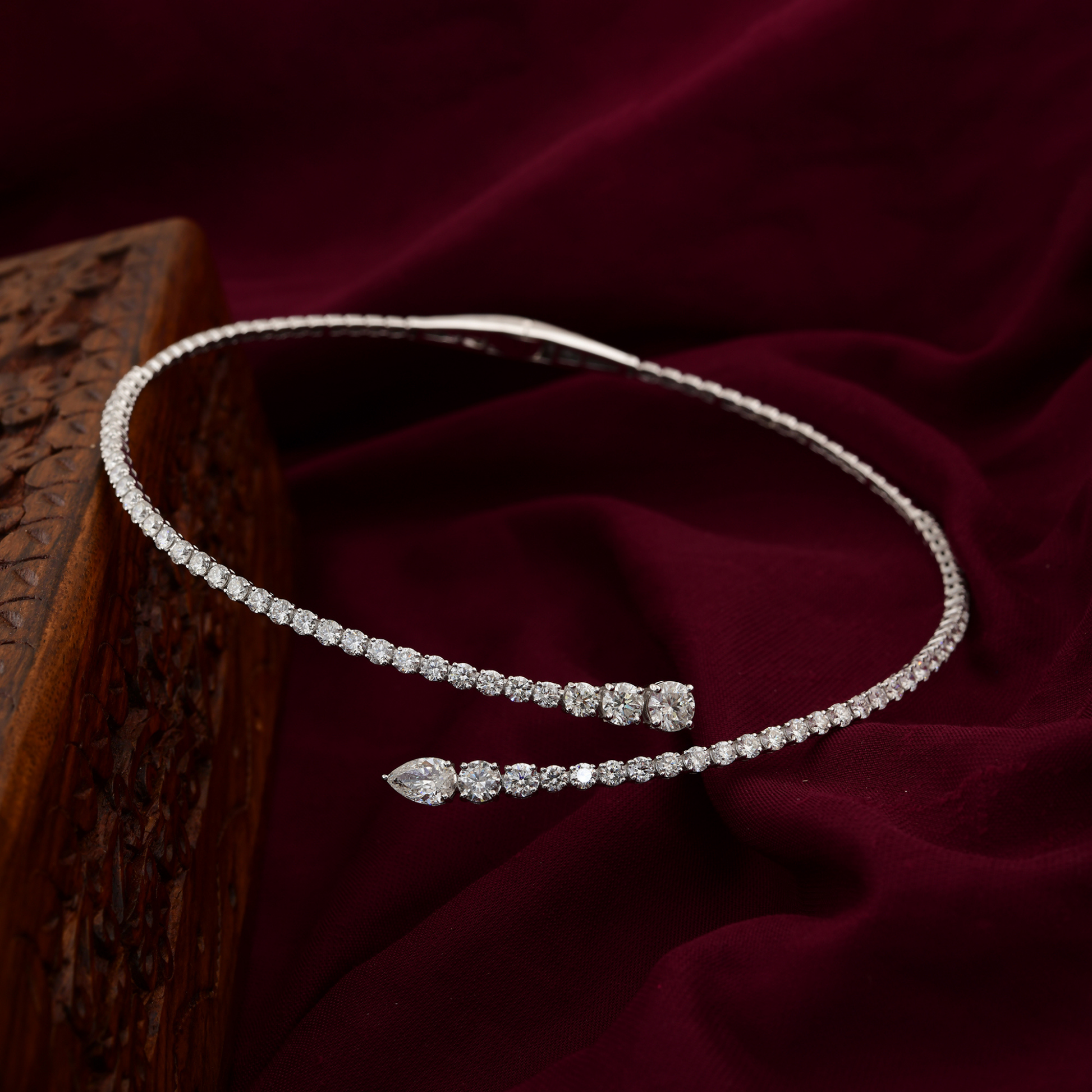 9.94 Carat Natural SI/HI Round Pear Diamond Cuff Choker Fine Gold Necklace