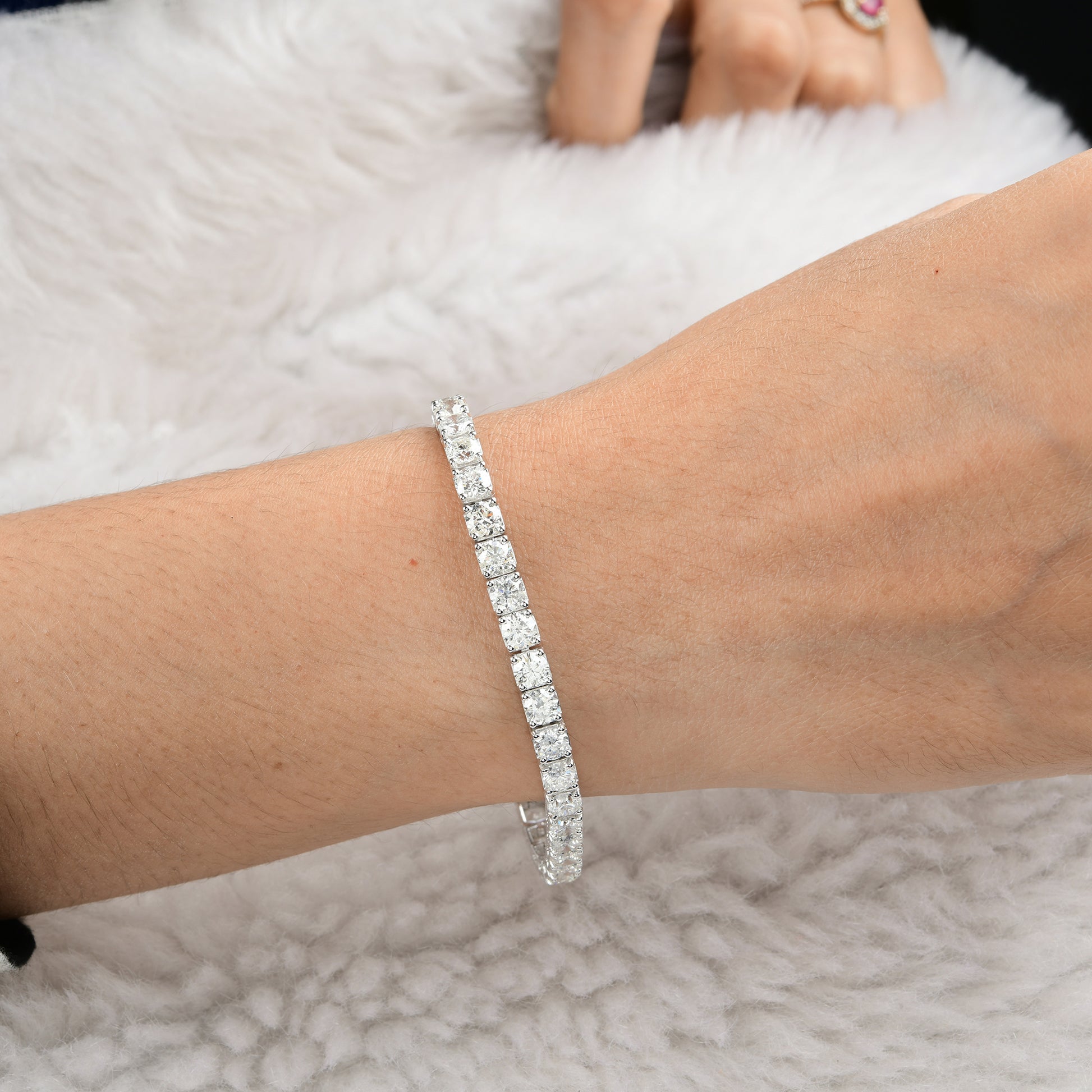 Exquisite Solid Gold Natural Diamond Round Cut Tennis Bracelet for Women