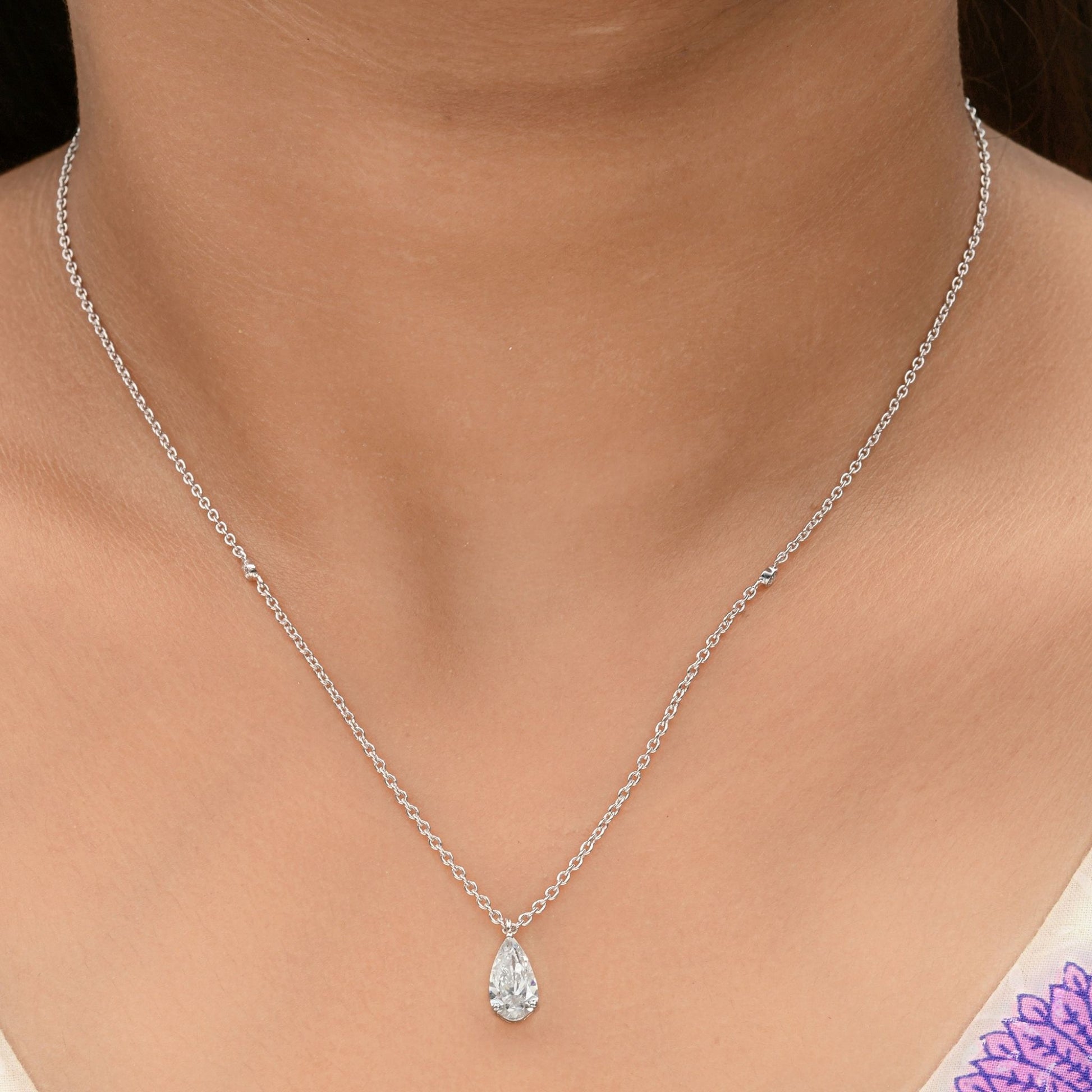 Feminine 1.10Ct Gold Pear Shaped Natural Diamond Solitaire Chain Necklace