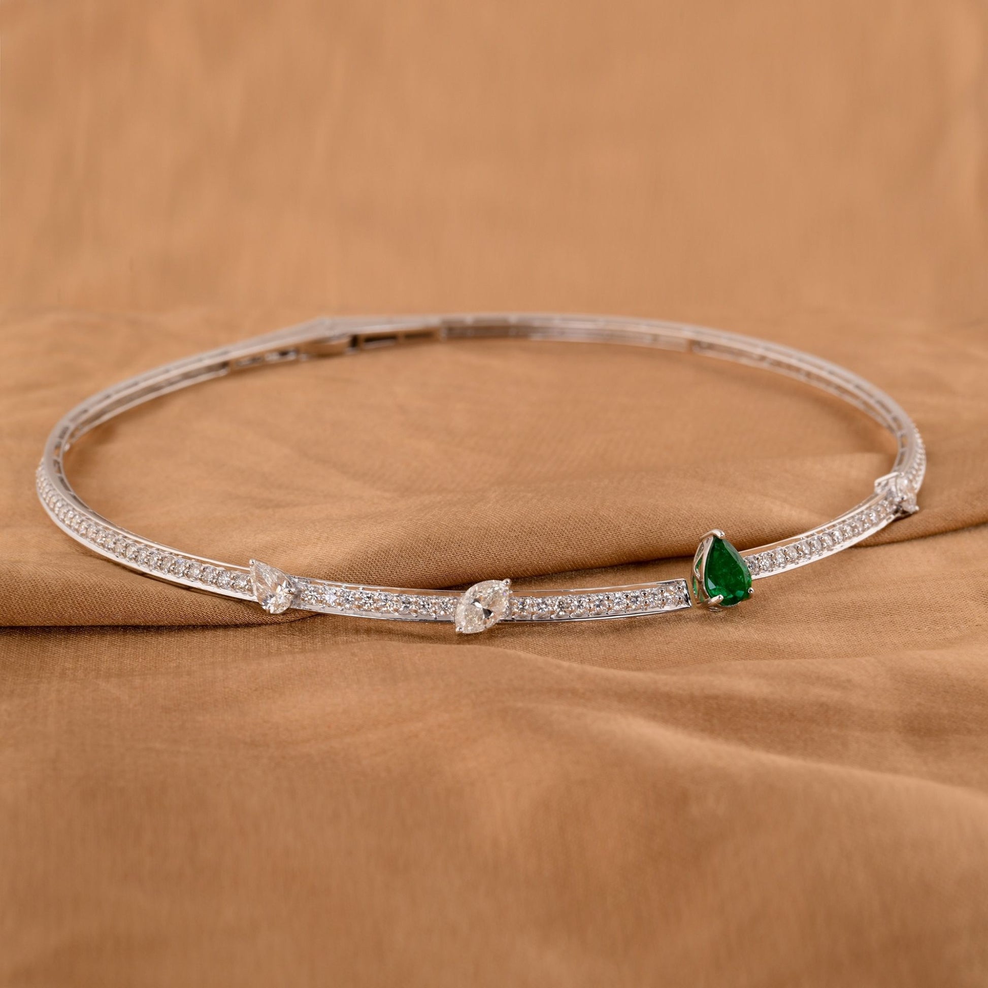 Zambian Emerald SI/H Diamond Choker Necklace in Solid Gold