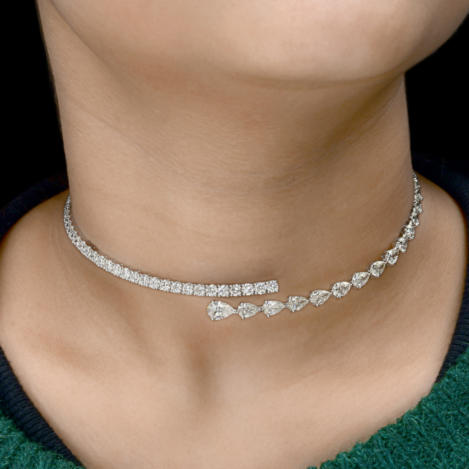 Minimalist Fine Gold 12.47 Carat Round Pear Diamond Choker Necklace