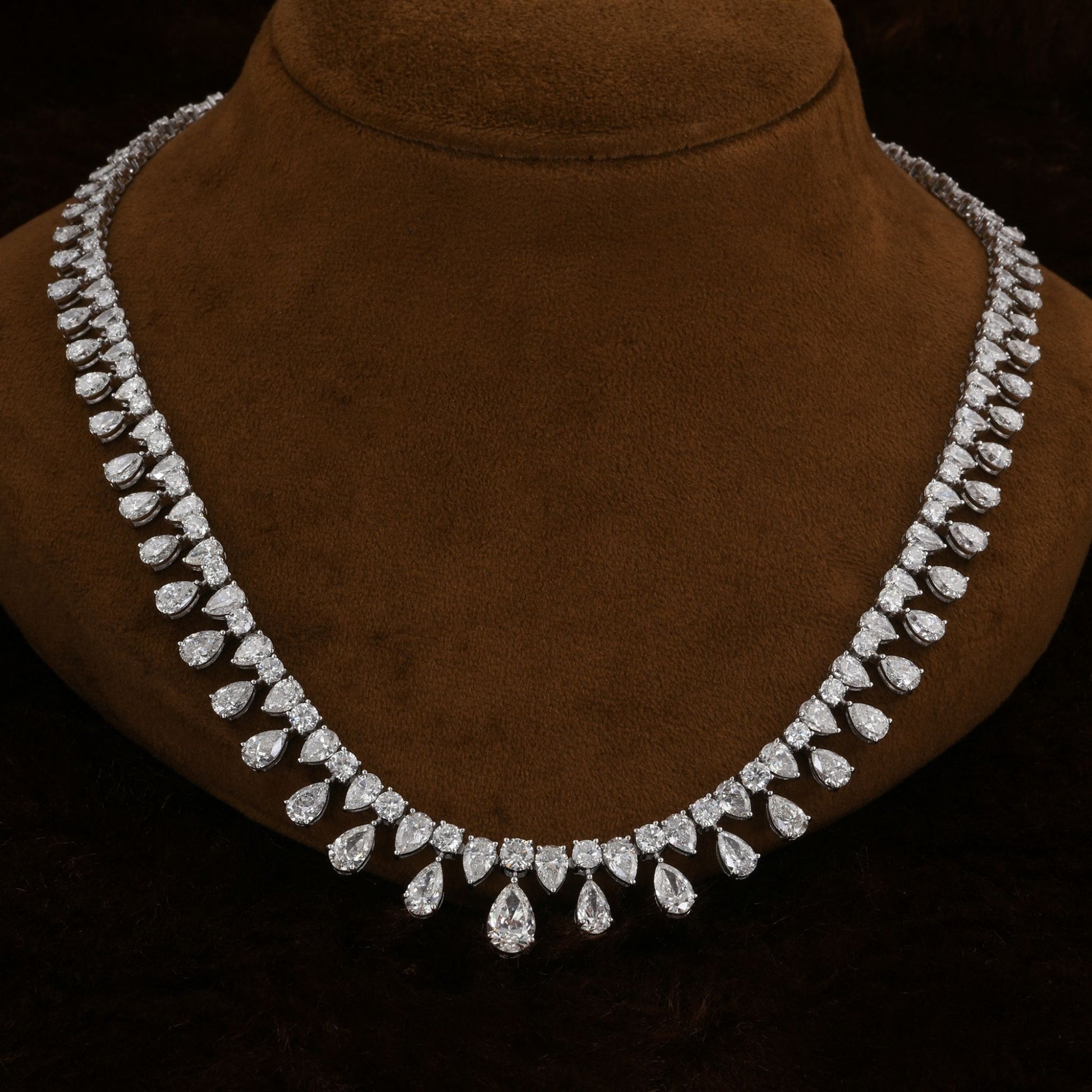 Natural 41.44 Carat SI Clarity HI Color Pear Round Diamond Collar Gold Necklace