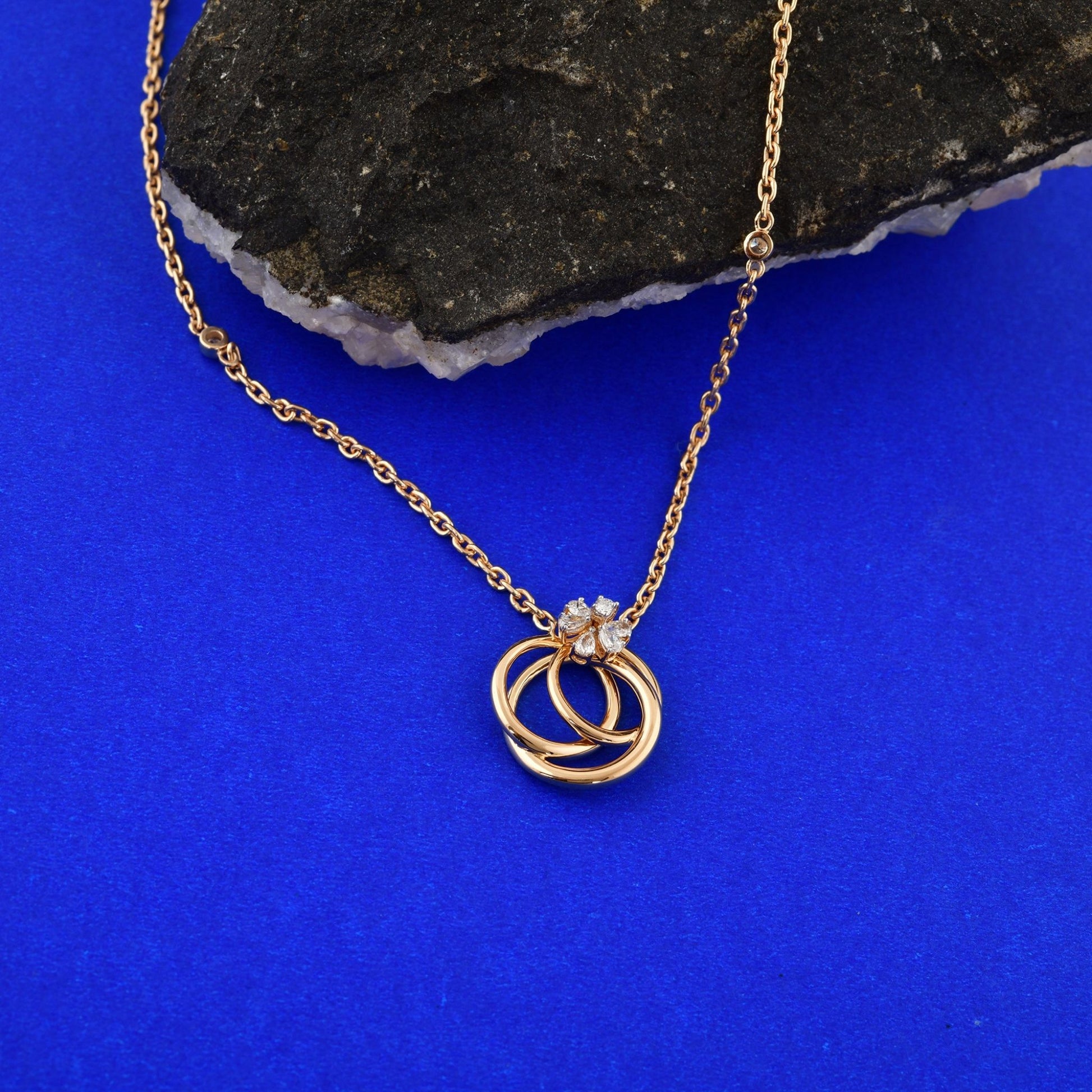 Floral Diamond Interlocking Circle Pendant Necklace in 18k Fine Gold