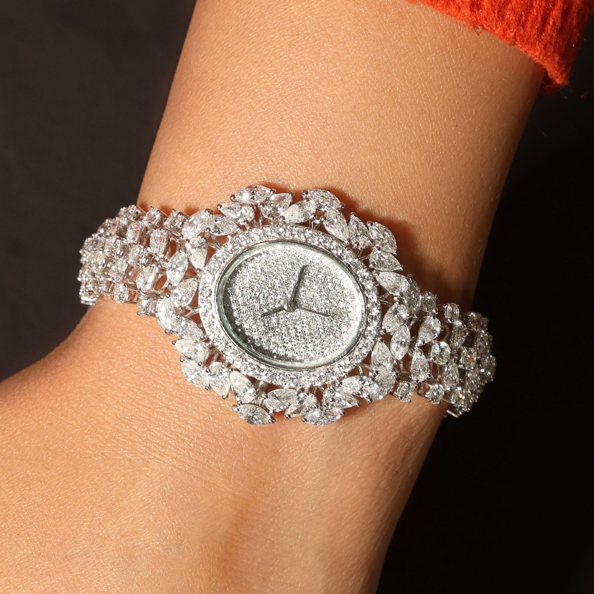 Handcrafted 18.29 Carat Natural H/SI Multi Shape Diamond Fine Gold Wrist Watch