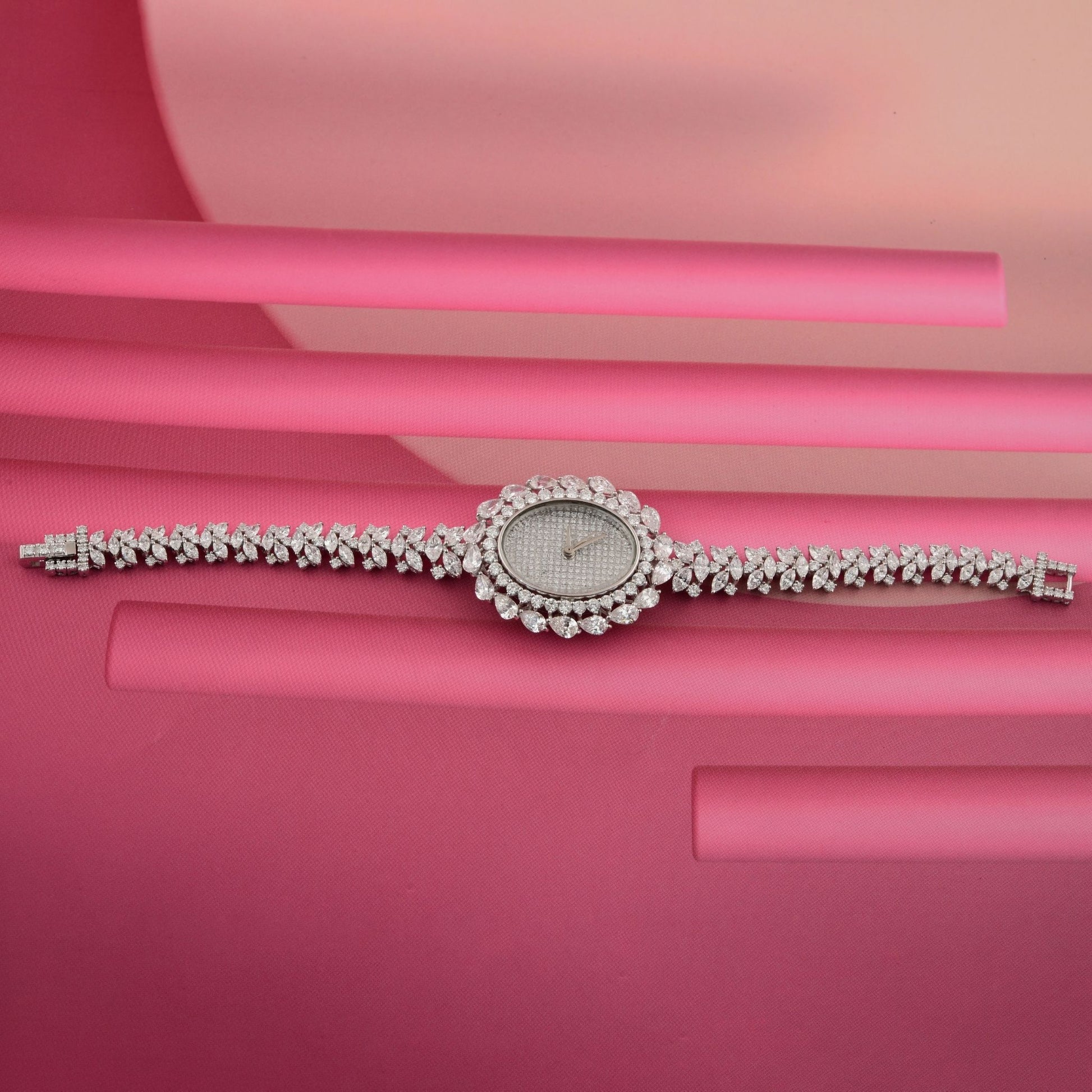 Exclusive SI Clarity HI Color Natural Diamond Gold Luxury Wrist Watch