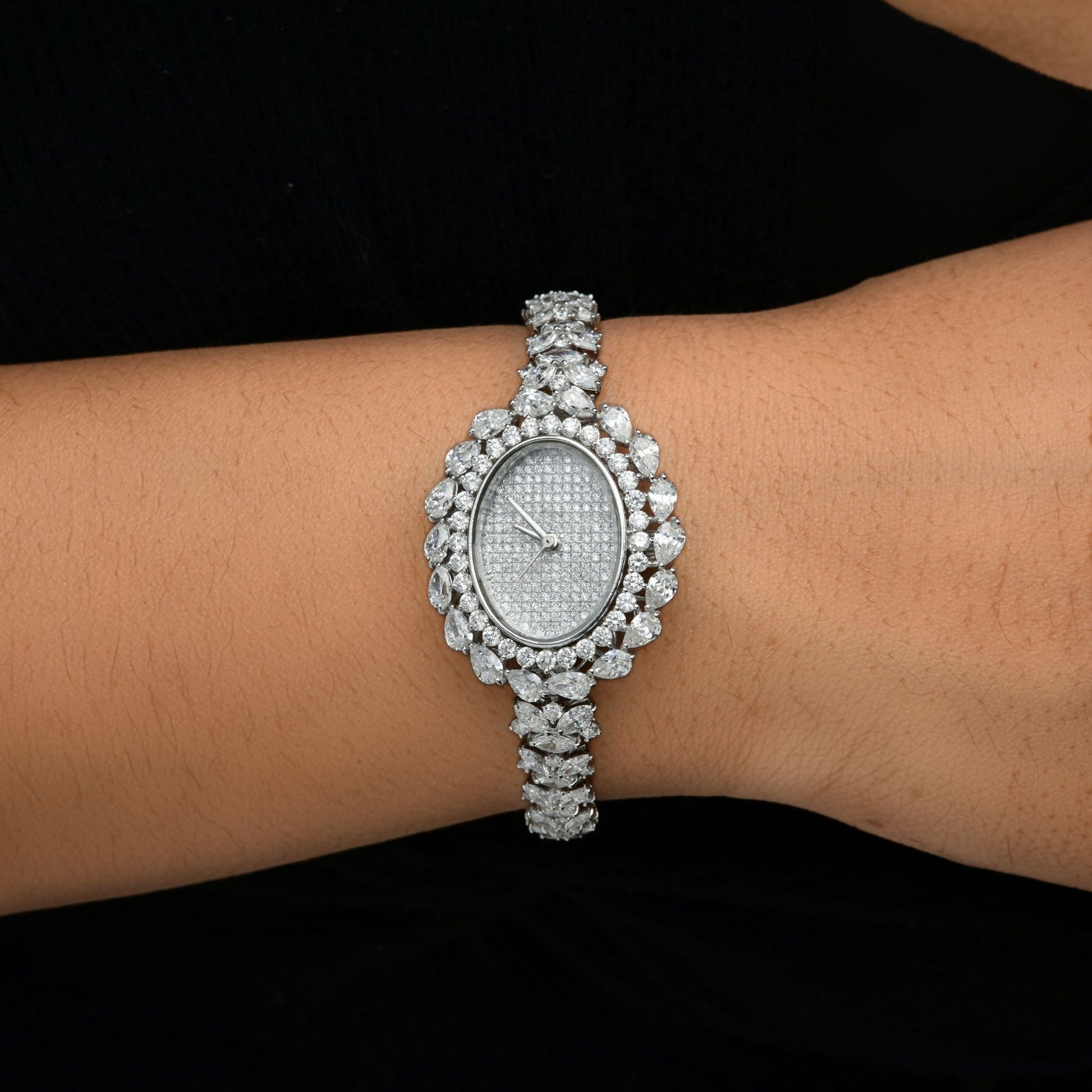 Exclusive SI Clarity HI Color Natural Diamond Gold Luxury Wrist Watch