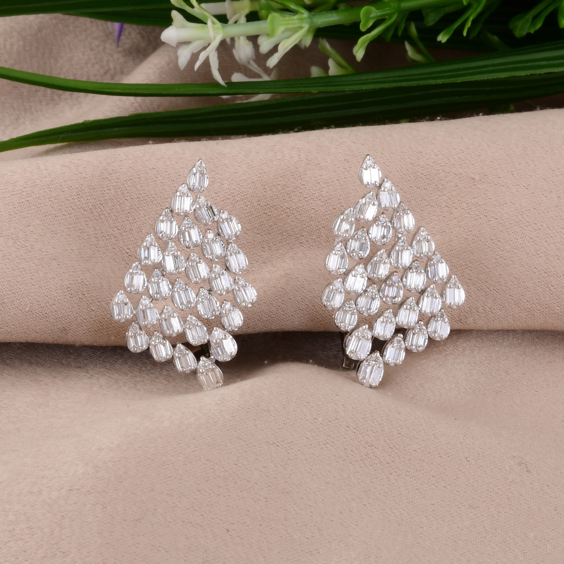 Statement 1.40 Ct Natural SI/H Baguette Diamond Solid Gold Earrings