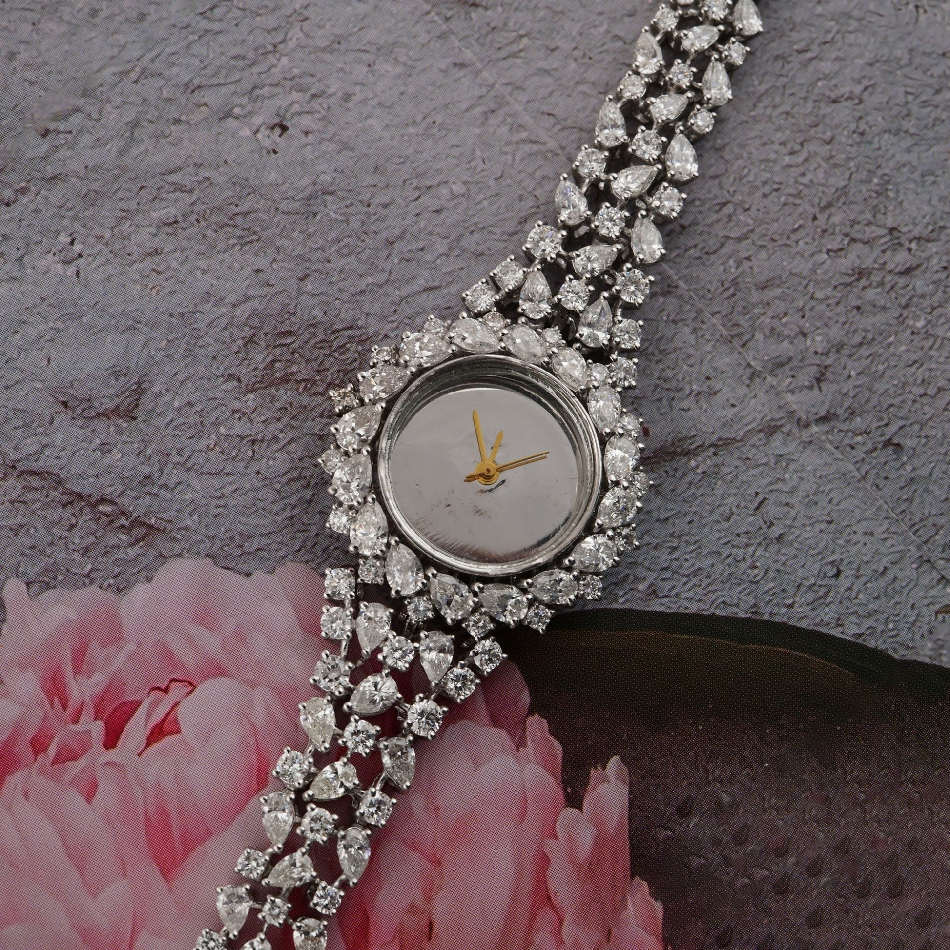 9.23 Carat Natural SI/H Diamond Wedding Gold Wrist Watch