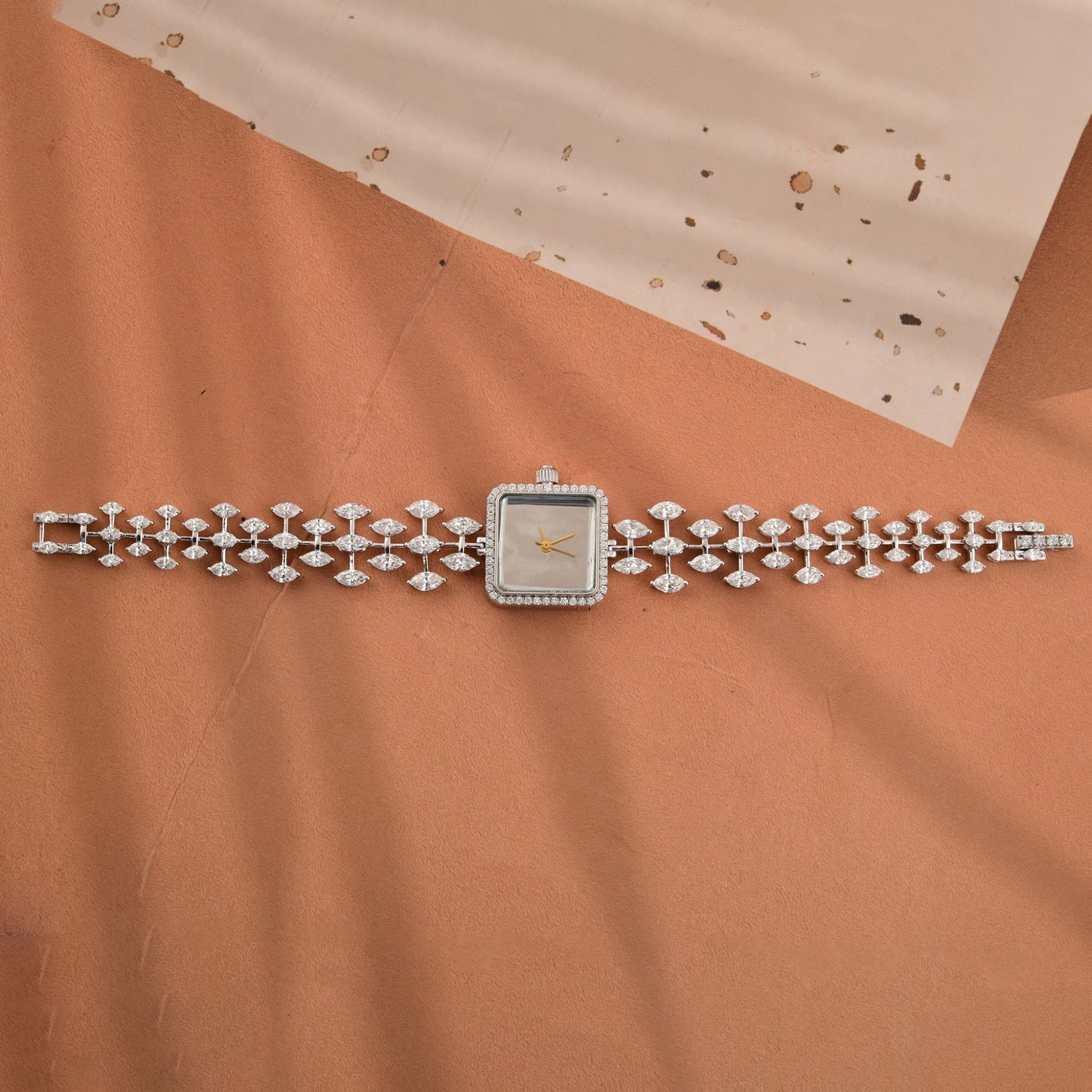 Dazzling Square Dial SI Clarity HI Color Diamond Fine Gold Wrist Watch