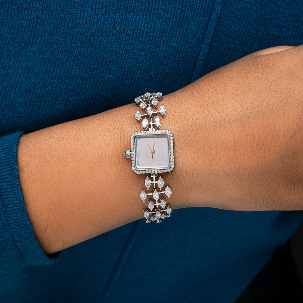 Dazzling Square Dial SI Clarity HI Color Diamond Fine Gold Wrist Watch