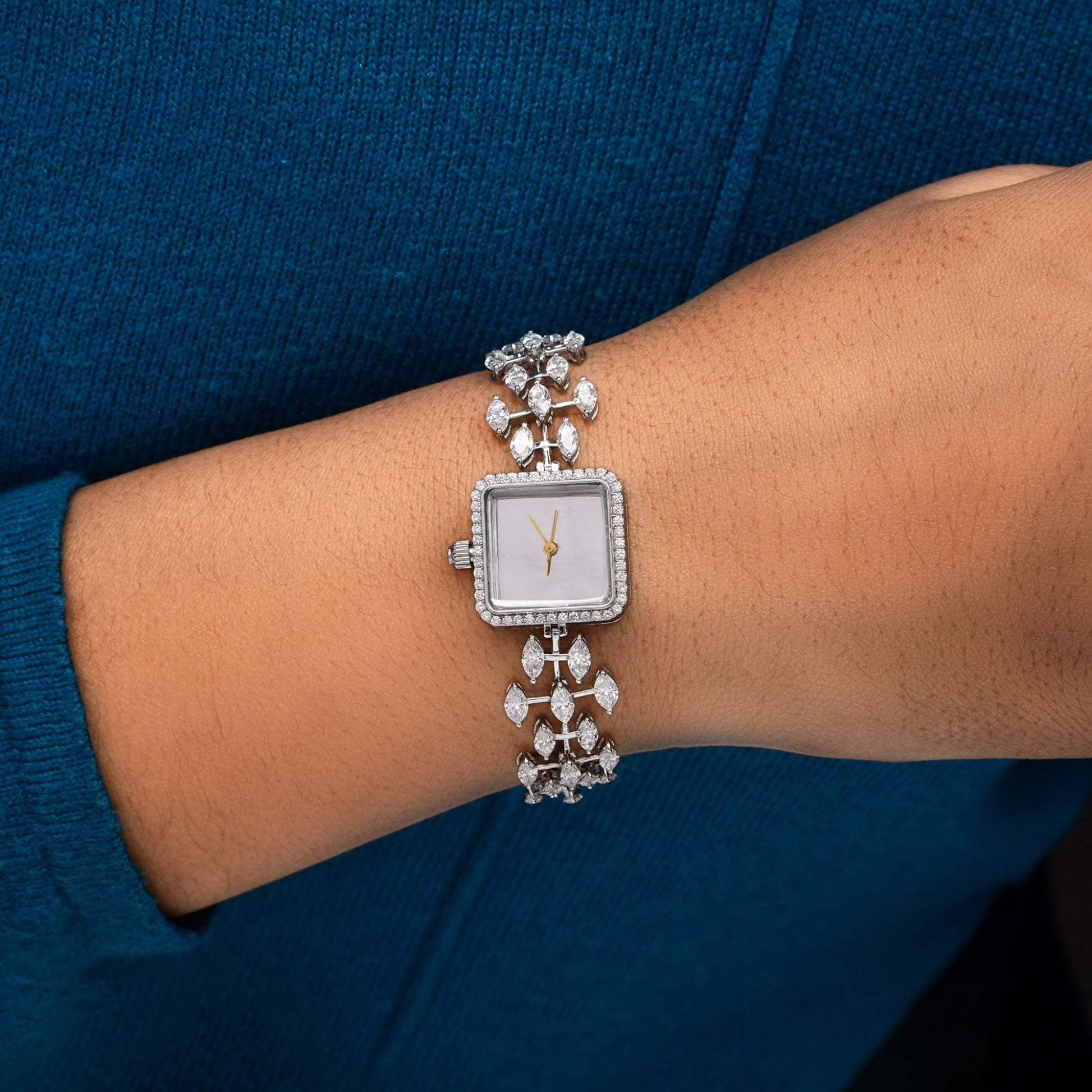 Dazzling Square Dial SI Clarity HI Color Diamond Fine Gold Wrist Watch