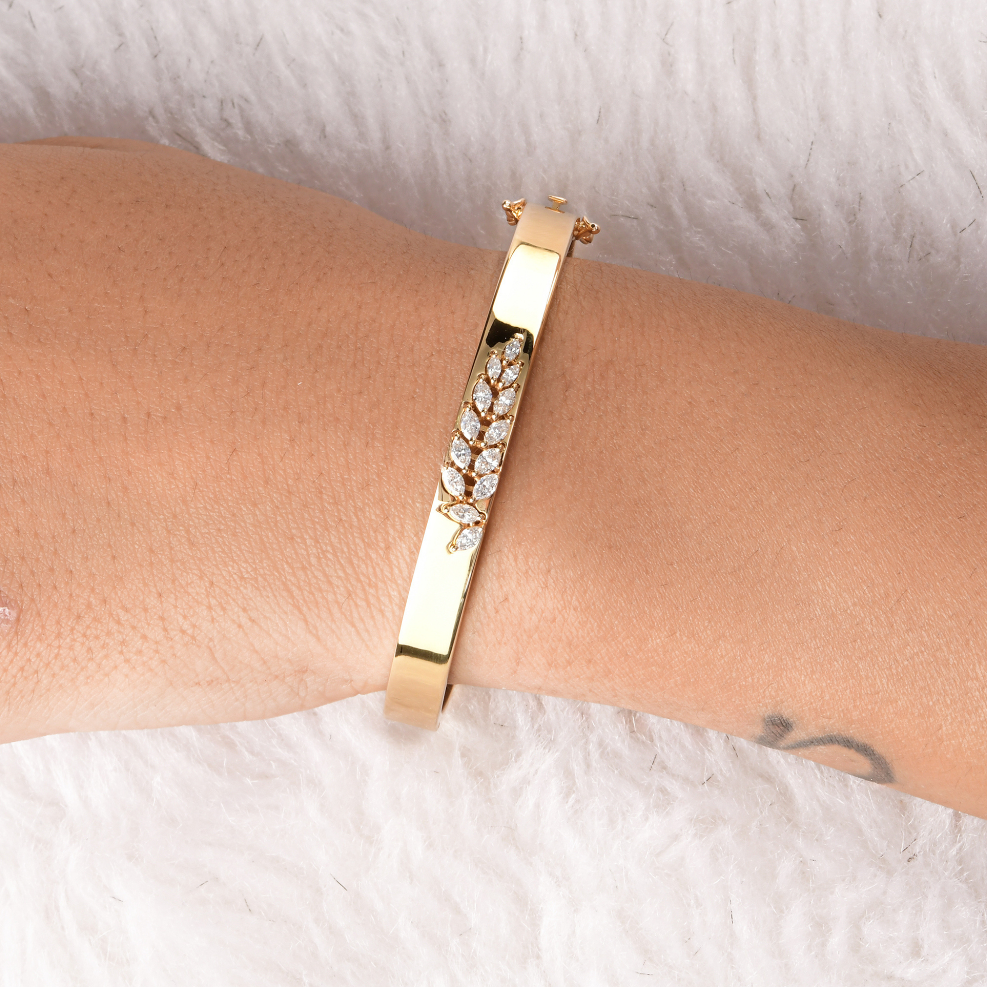 Leaf Motif SI Clarity HI Color Natural Marquise Cut Diamond Gold Bangle Bracelet