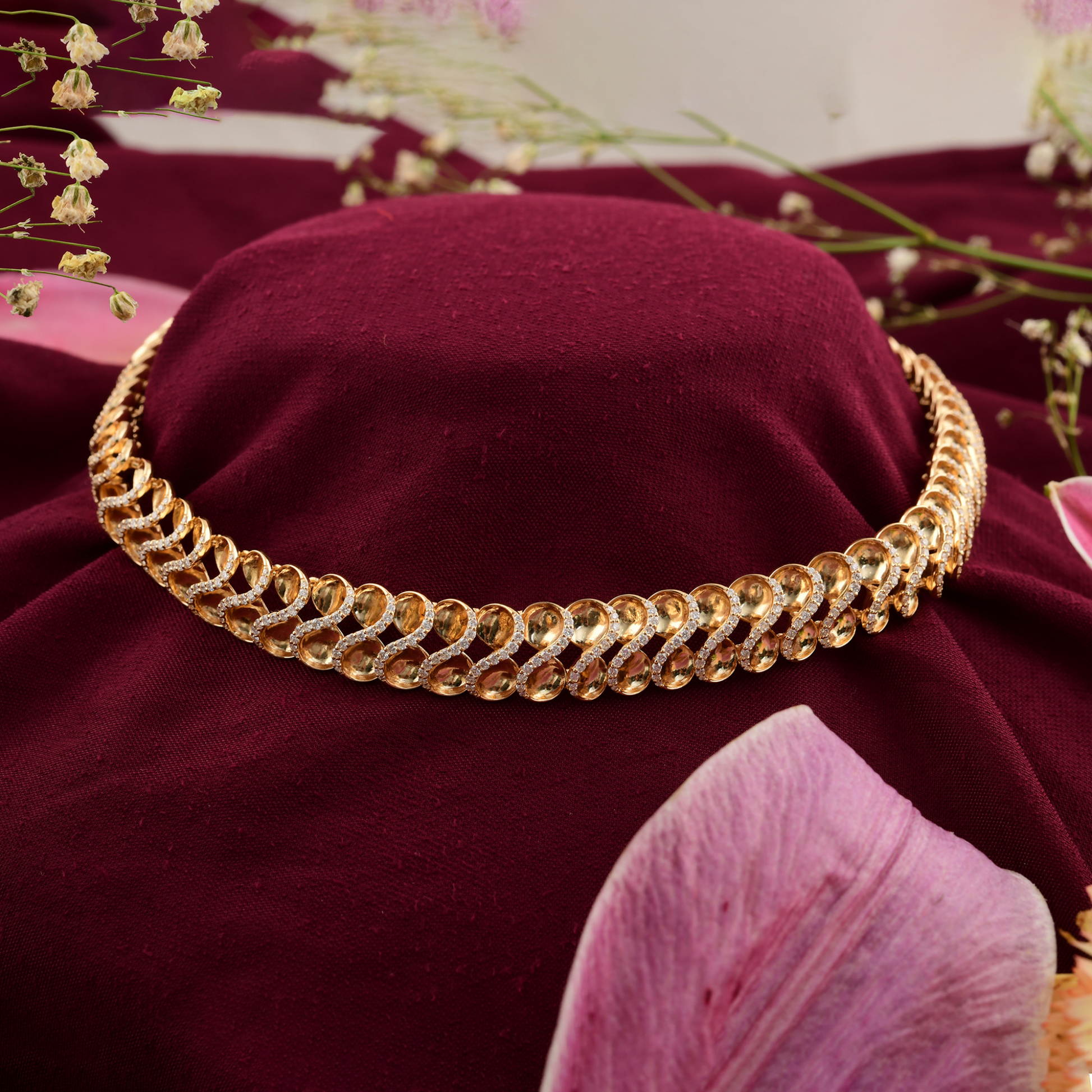3.10 Carat SI Clarity HI Color Pave Round Diamond Choker Necklace in Solid Gold