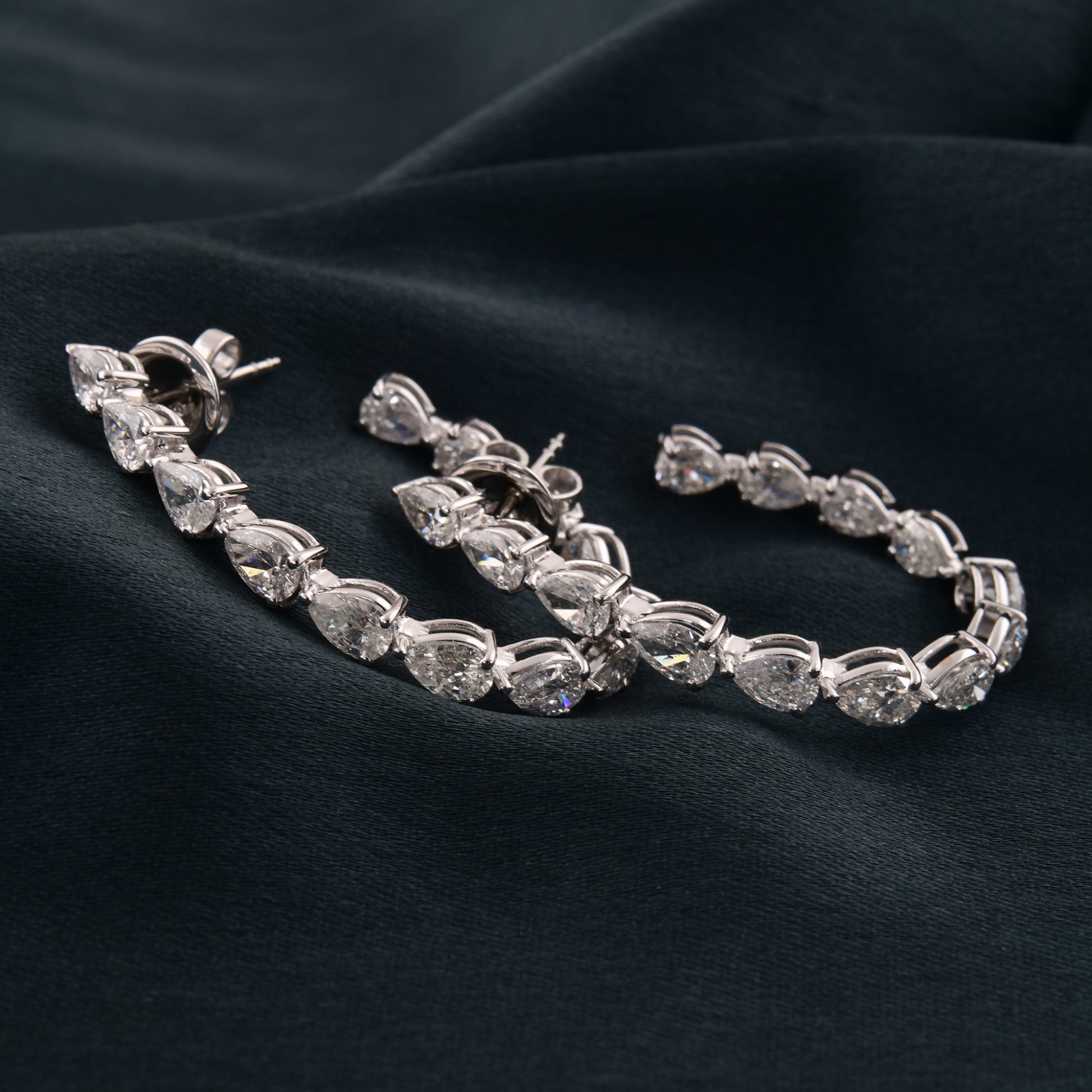 Fine Gold 4.95 Carat Natural H/SI Pear Cut Diamond C-Hoop Open Earrings