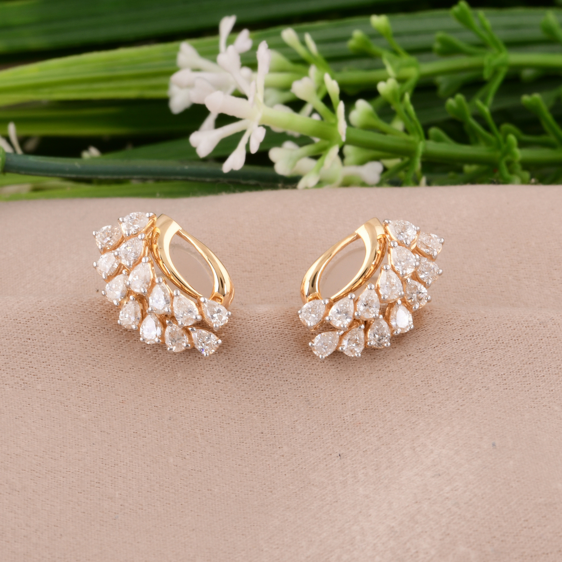 Floral Leaf Design 1.07 Carat Natural Diamond Gold Stud Earrings
