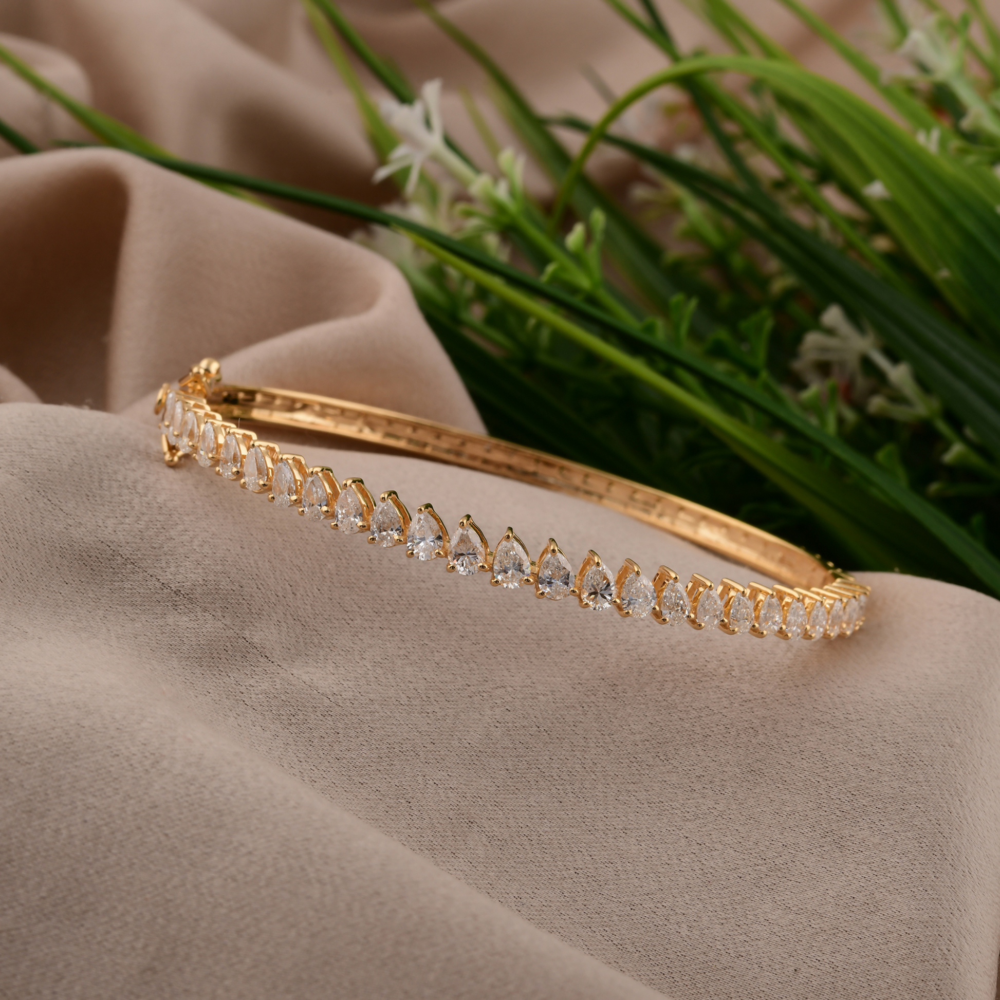 Fine Gold Pear Cut 2.55 Carat Natural Diamond Openable Bangle Bracelet