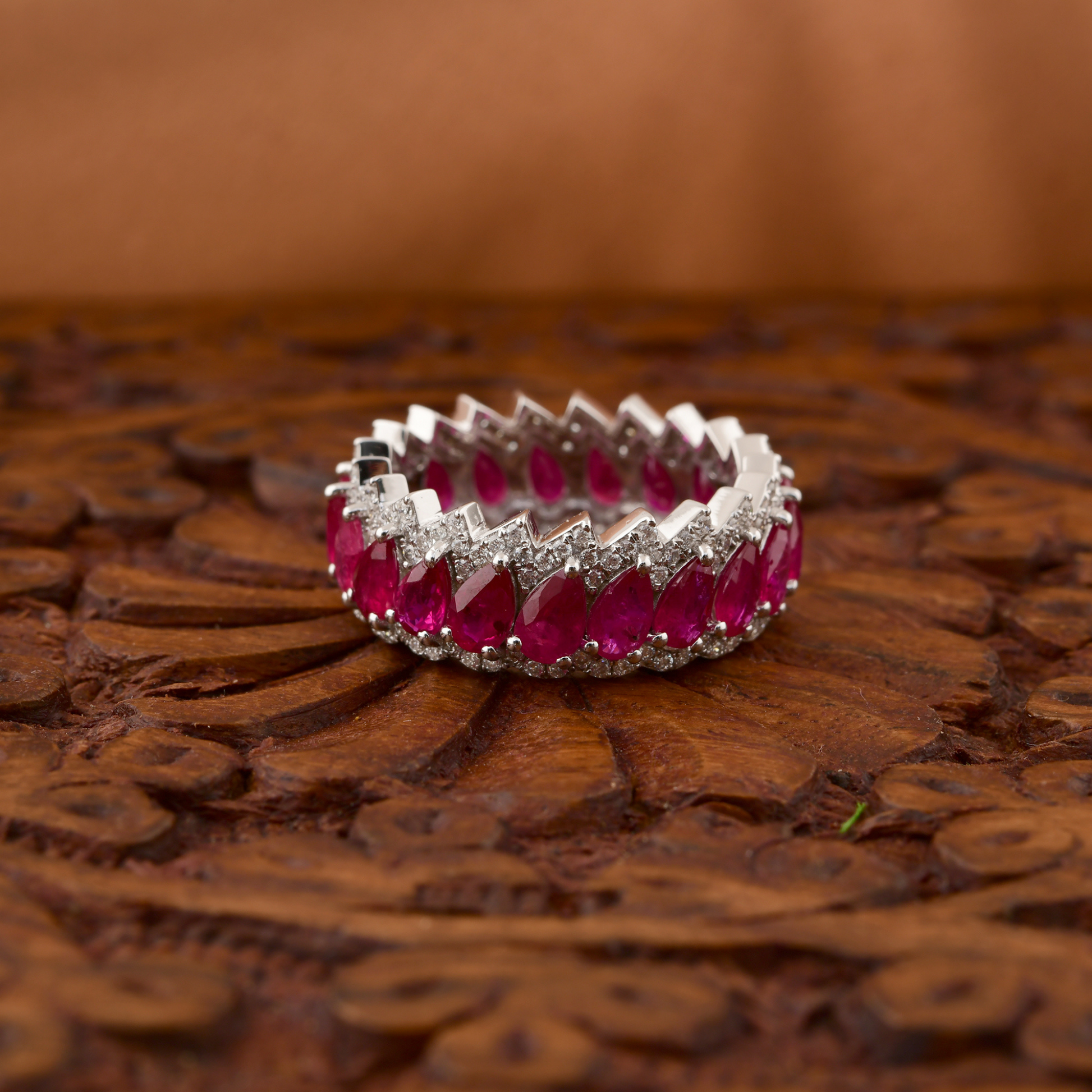 Handcrafted Pear Shaped Ruby Gemstone SI/HI Round Diamond Band Gold Ring