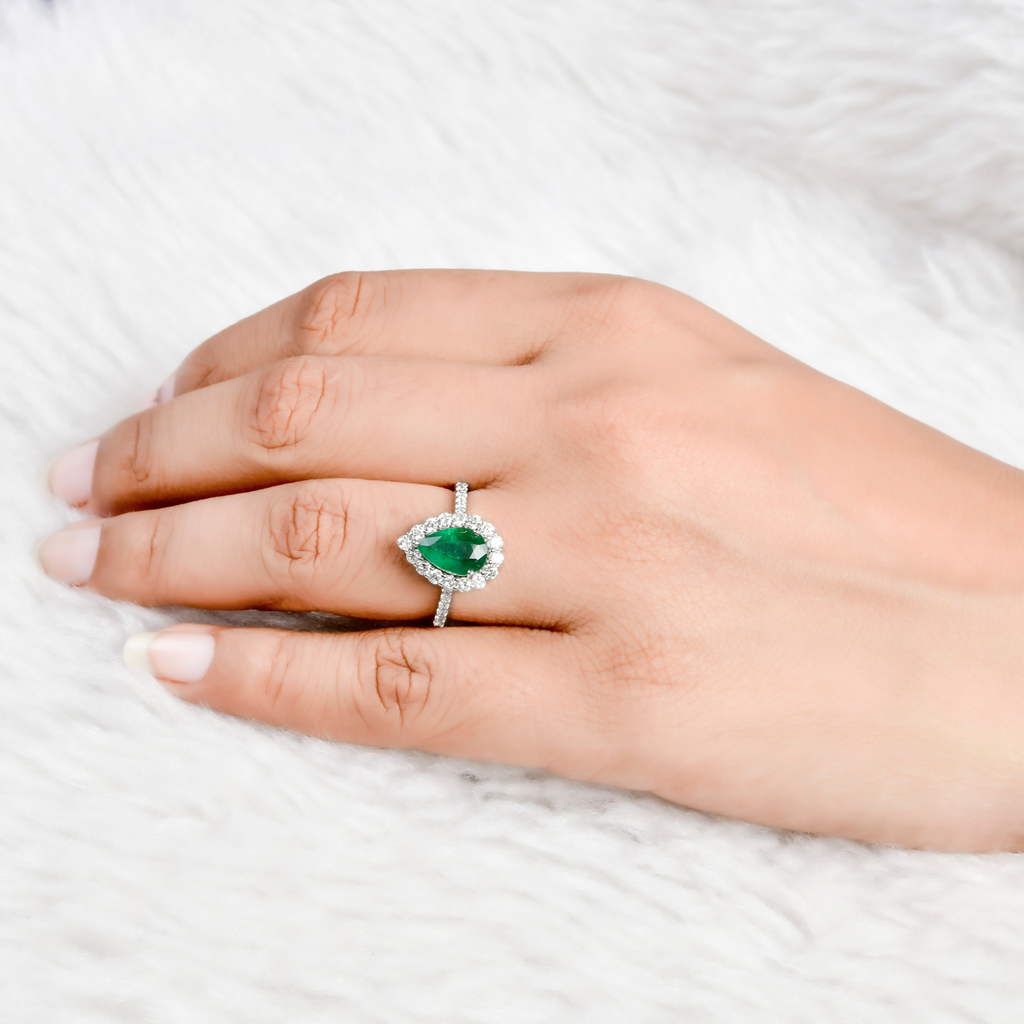 Pear Shaped Emerald Gemstone SI Clarity HI Color Diamond Halo Fine Gold Ring