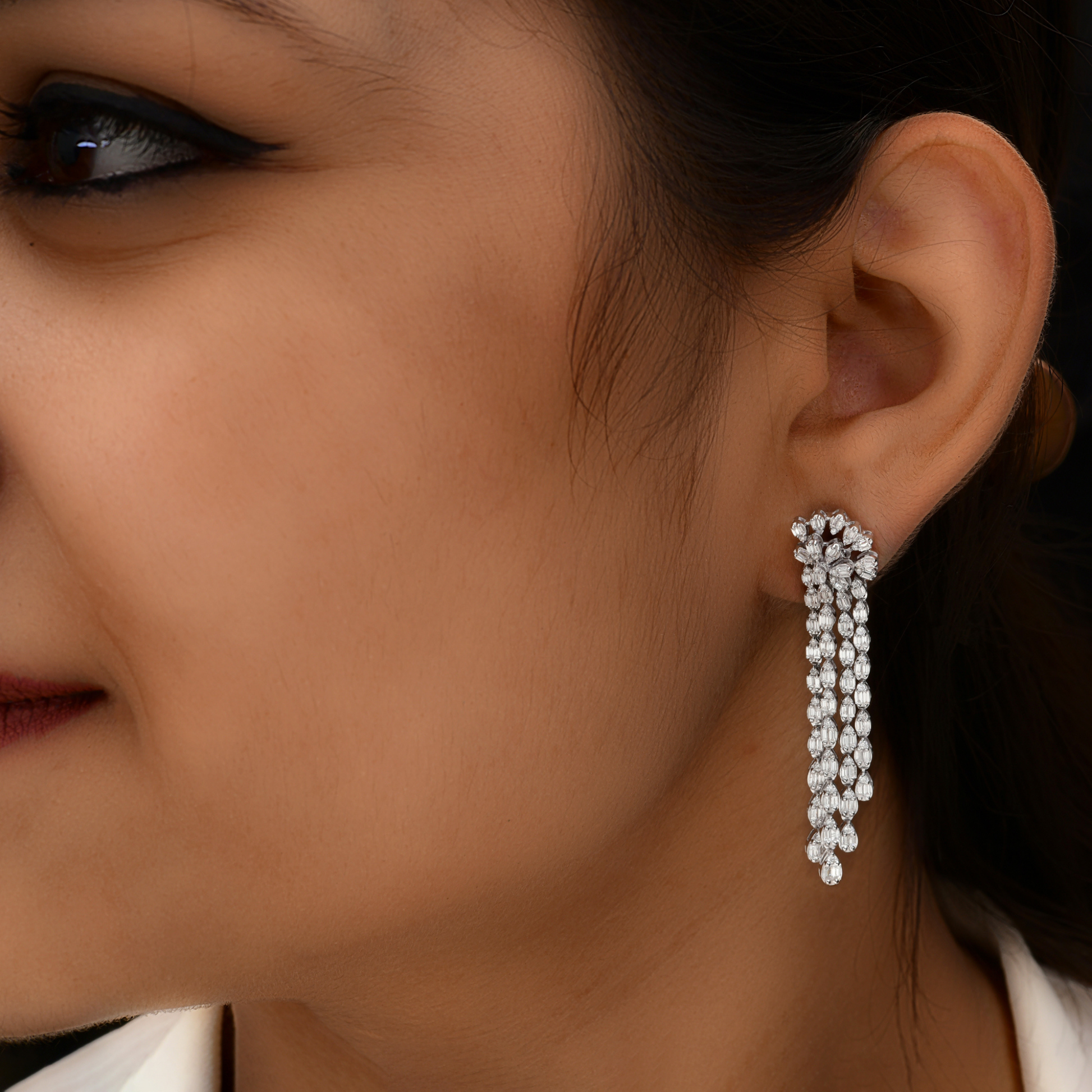 2.37 Carat Natural H/SI Baguette Diamond Chandelier Earrings in Solid Gold