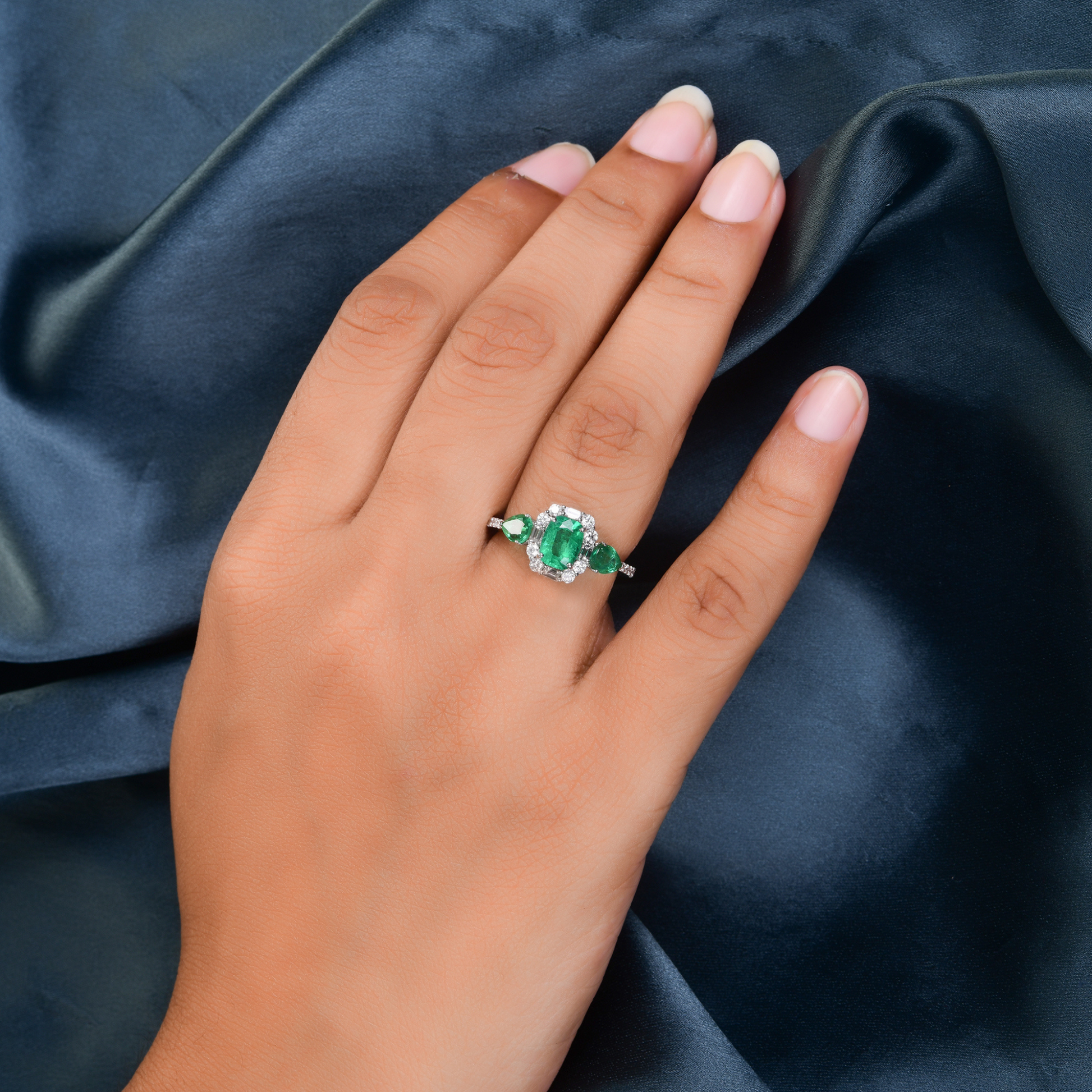 H/SI Baguette & Round Cut Diamond & Emerald Gemstone Halo Ring in Fine Gold