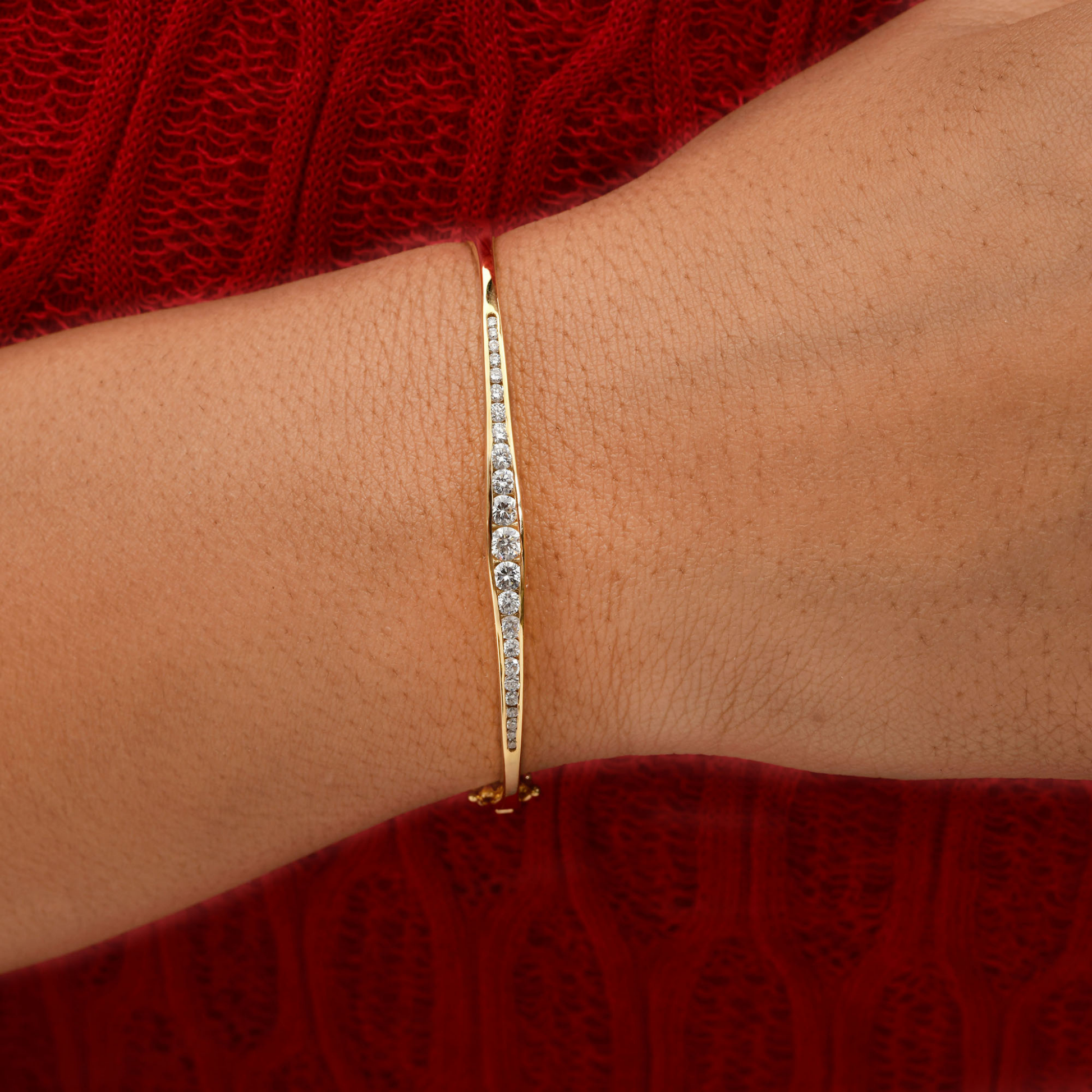 Handmade SI Clarity HI Color Natural Round Diamond Bangle Bracelet